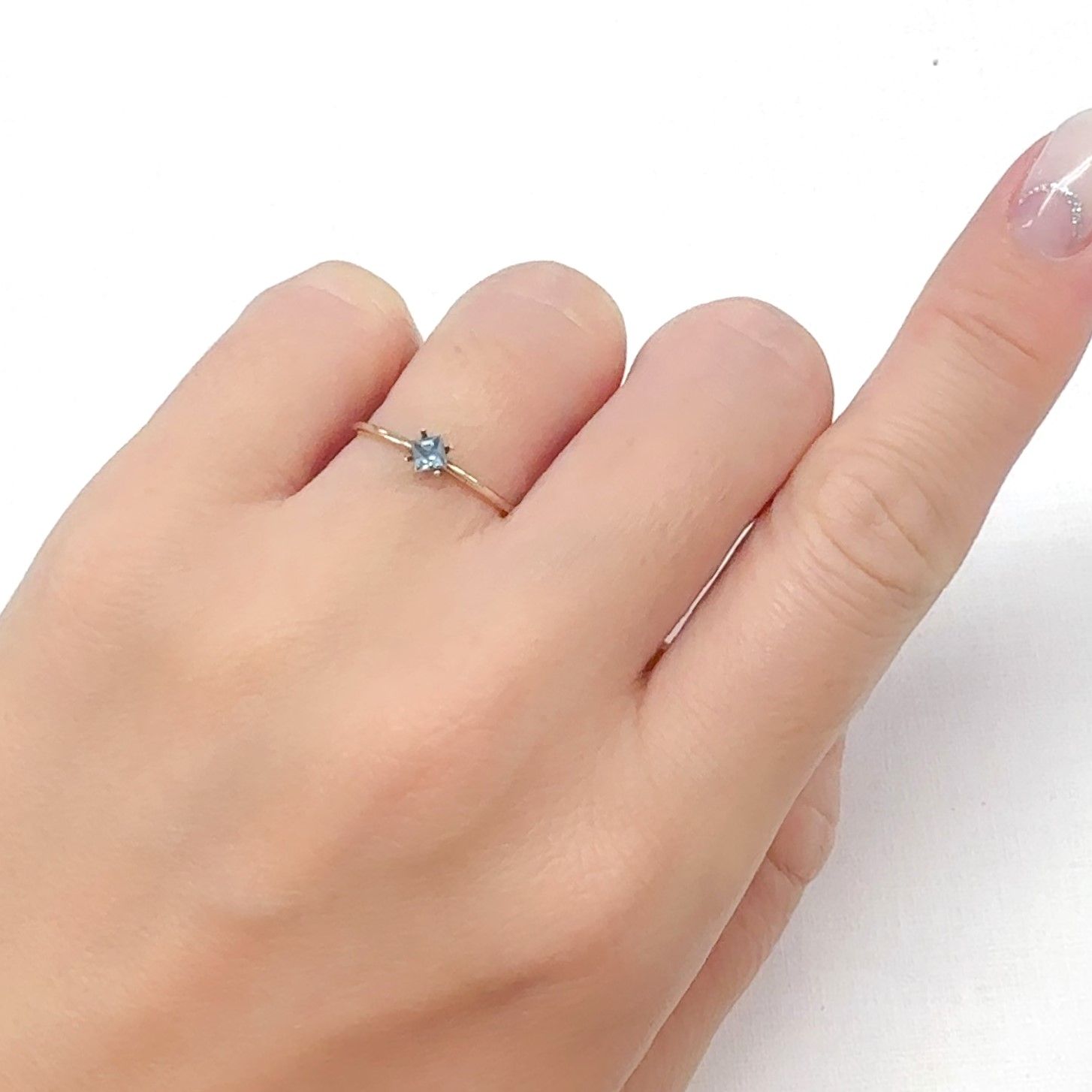 ◇プリンセスカット◇ブルーグリーンコーネルピン(宝石名ブルーグリーン・コーネルピン)タンザニア産 0.15ct 識別済[240527681]2.8x2.8mm前後