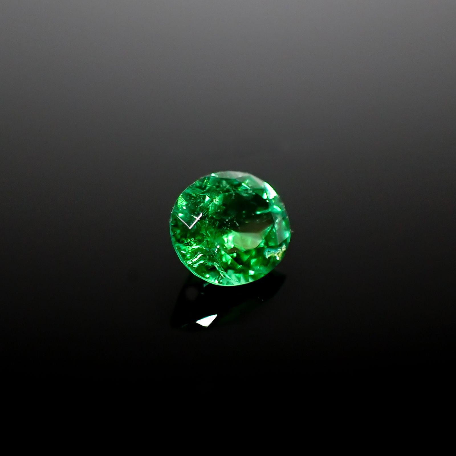 パライバトルマリン(宝石名トルマリン/別名パライバ・トルマリン)ブラジル・キントス鉱山産 0.578ct ソ付(宝貴協)[240928715]5.87x4.98mm前後