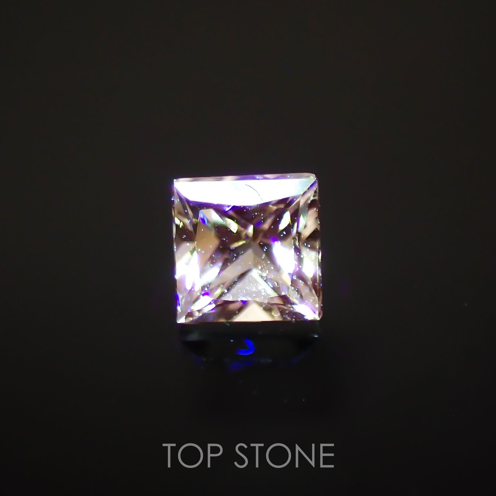 ◇プリンセスカット◇リューコガーネット(宝石名ホワイト グロッシュラー・ガーネット)ビルマ産 0.13ct 識別済[220115448]2.4x2.5mm前後