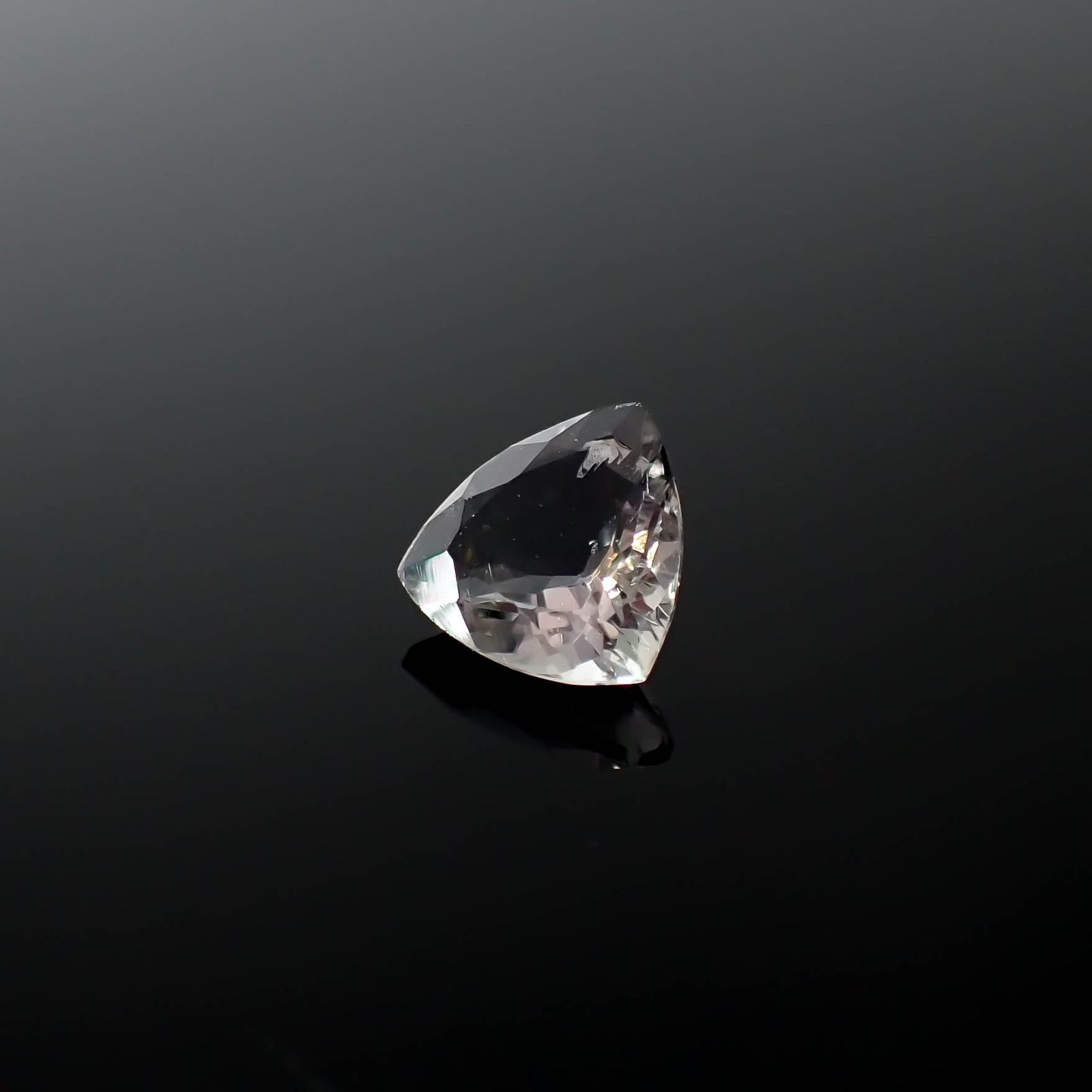フローライト フルオレッセンス イギリス・ロジャリー鉱山産 1.72ct[240326603]8.1x8.1mm前後