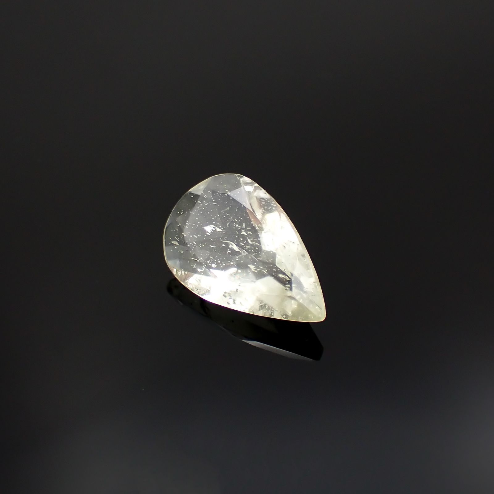 リビアングラス 発見地：エジプト・リビア砂漠 2.70ct[221018192]14.4x9.1mm前後
