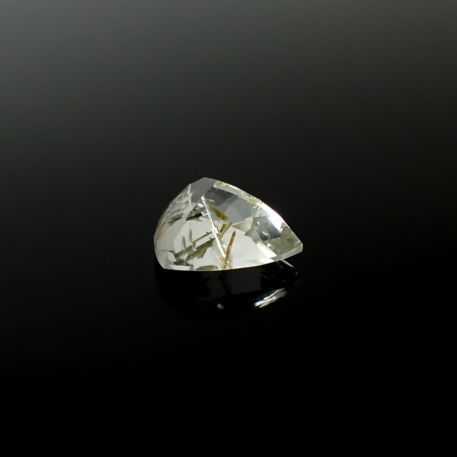 アパタイトイントパーズ(宝石名アパタイト イン トパーズ)ブラジル産 19.70ct 識別済[240225930]19x16.2mm前後