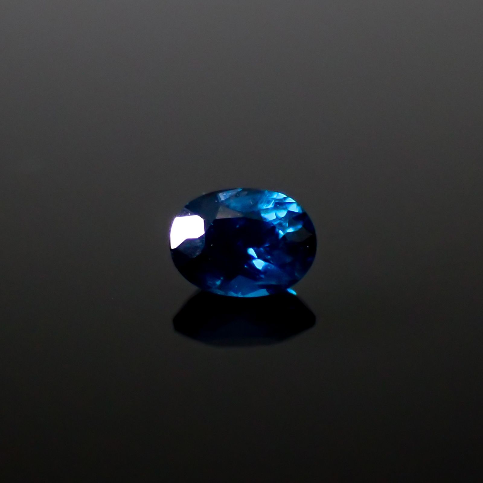 コバルトブルースピネル(宝石名ブルー・スピネル)タンザニア産 0.351ct ソ付(日独)[241229667]4.68x3.6mm前後