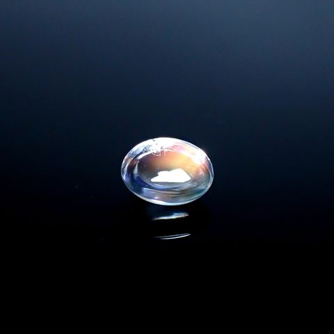 ◇バフトップカット◇レインボームーンストーン(宝石名ラブラドライト)マダガスカル産 識別済 0.59ct / 5.9x4.6mm前後 [250931037]