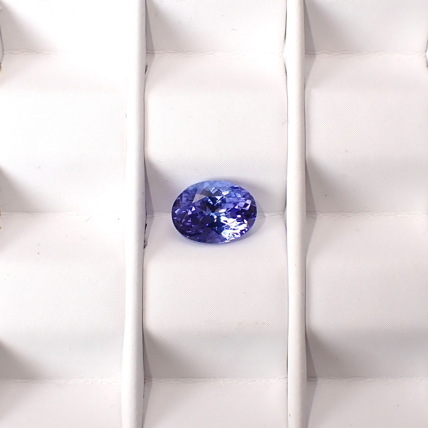 タンザナイト(宝石名タンザナイト)タンザニア産 識別済 1.45ct / 7.9x5.9mm前後 [251031247]