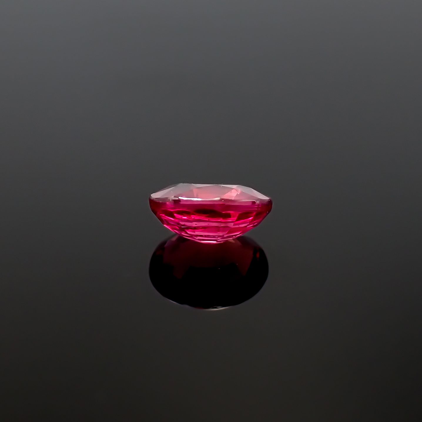ルビー 非加熱(宝石名ルビー)マダガスカル産 GIA鑑付 0.61ct / 5.56x4.38mm前後 [260632489]