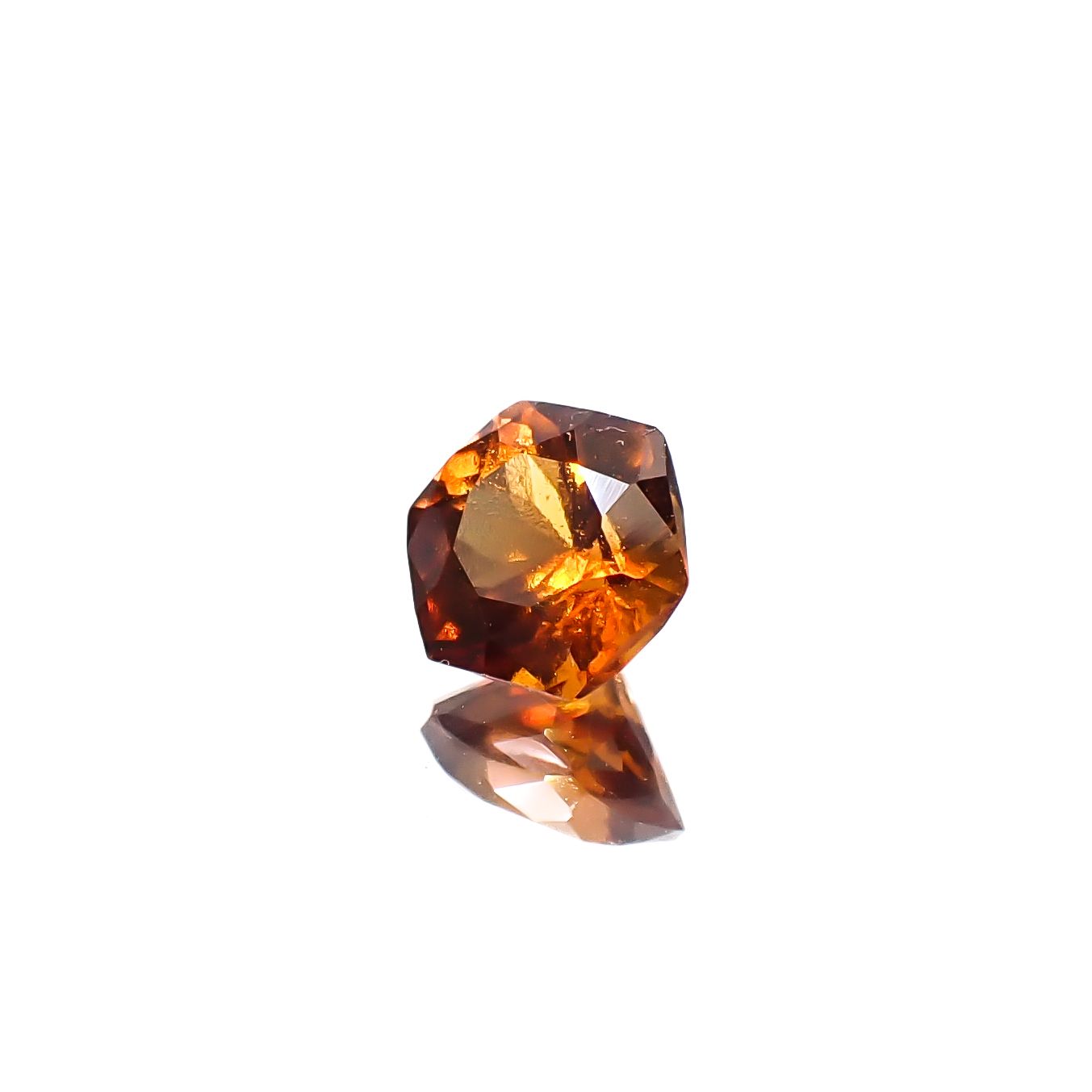 ◇ヘキサゴンカット◇ヘソナイトガーネット(宝石名ヘソナイト・ガーネット)スリランカ産 0.70ct 識別済[241129445]5.1x5mm前後