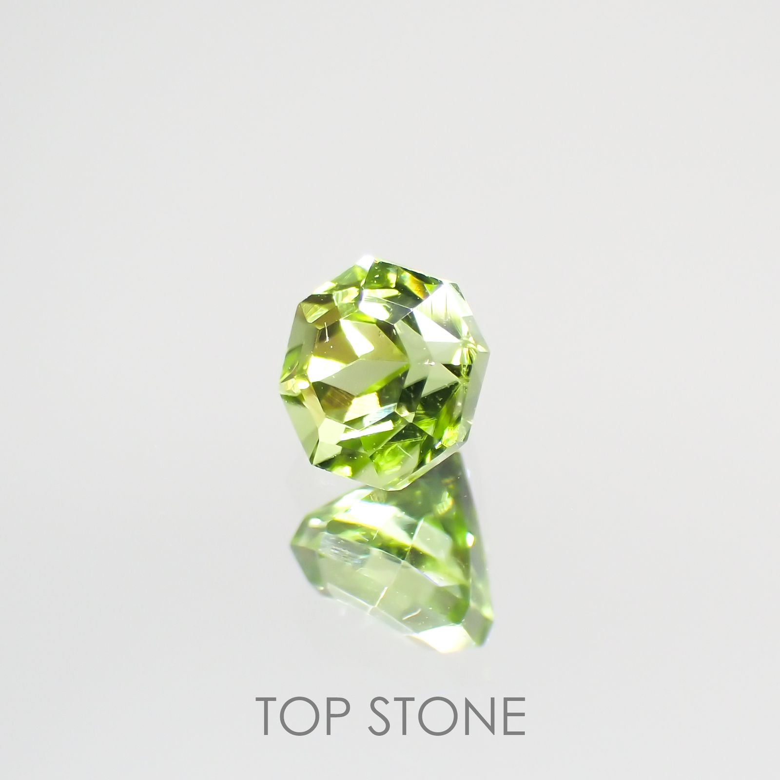 ◇オクタゴンカット◇ペリドット(宝石名ペリドット) パキスタン産 0.45ct 識別済[210913106]4×3.9mm前後