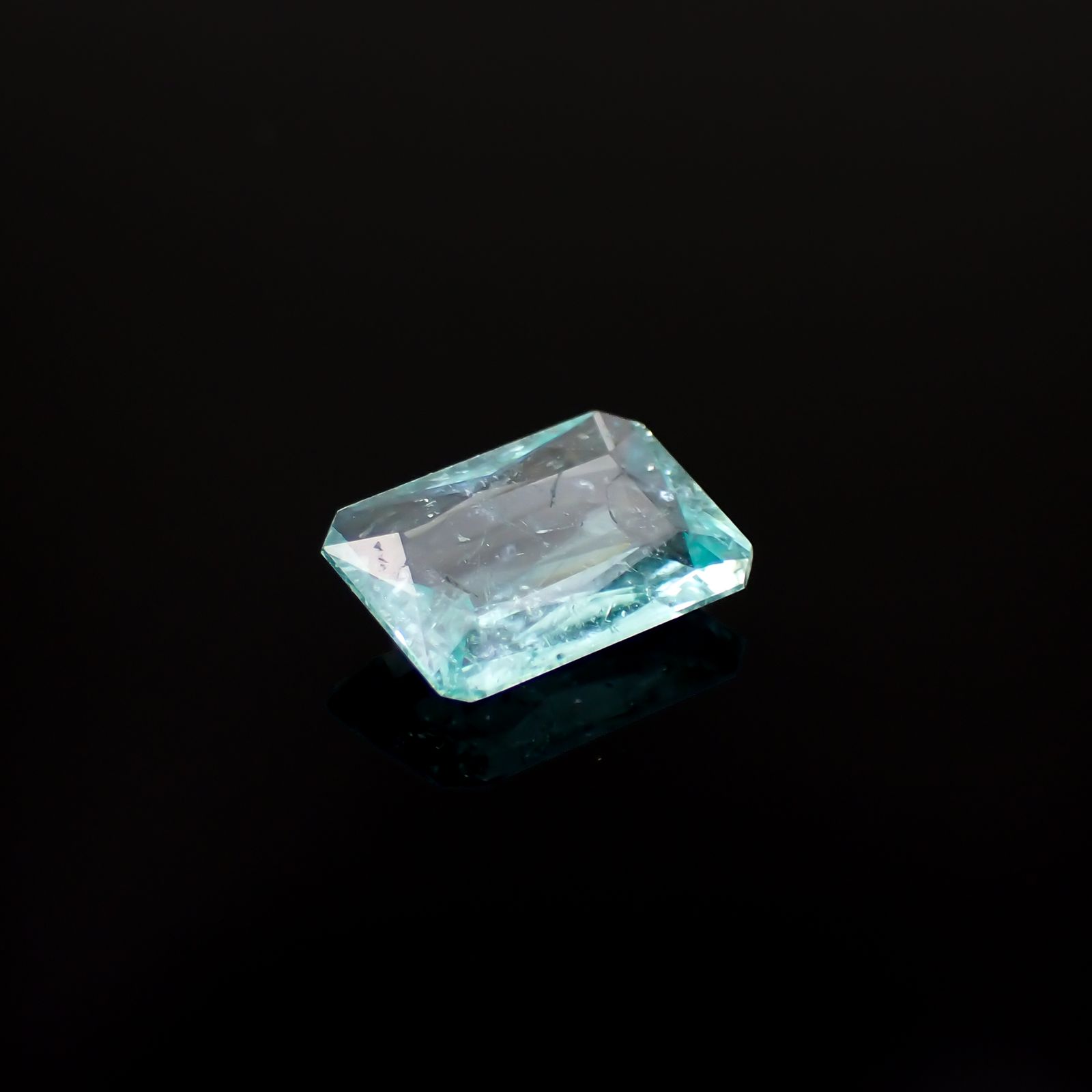 パライバトルマリン(宝石名トルマリン/別名パライバ・トルマリン)モザンビーク産 2.283ct ソ付(宝貴協)[230421880]10.92x7.59mm前後