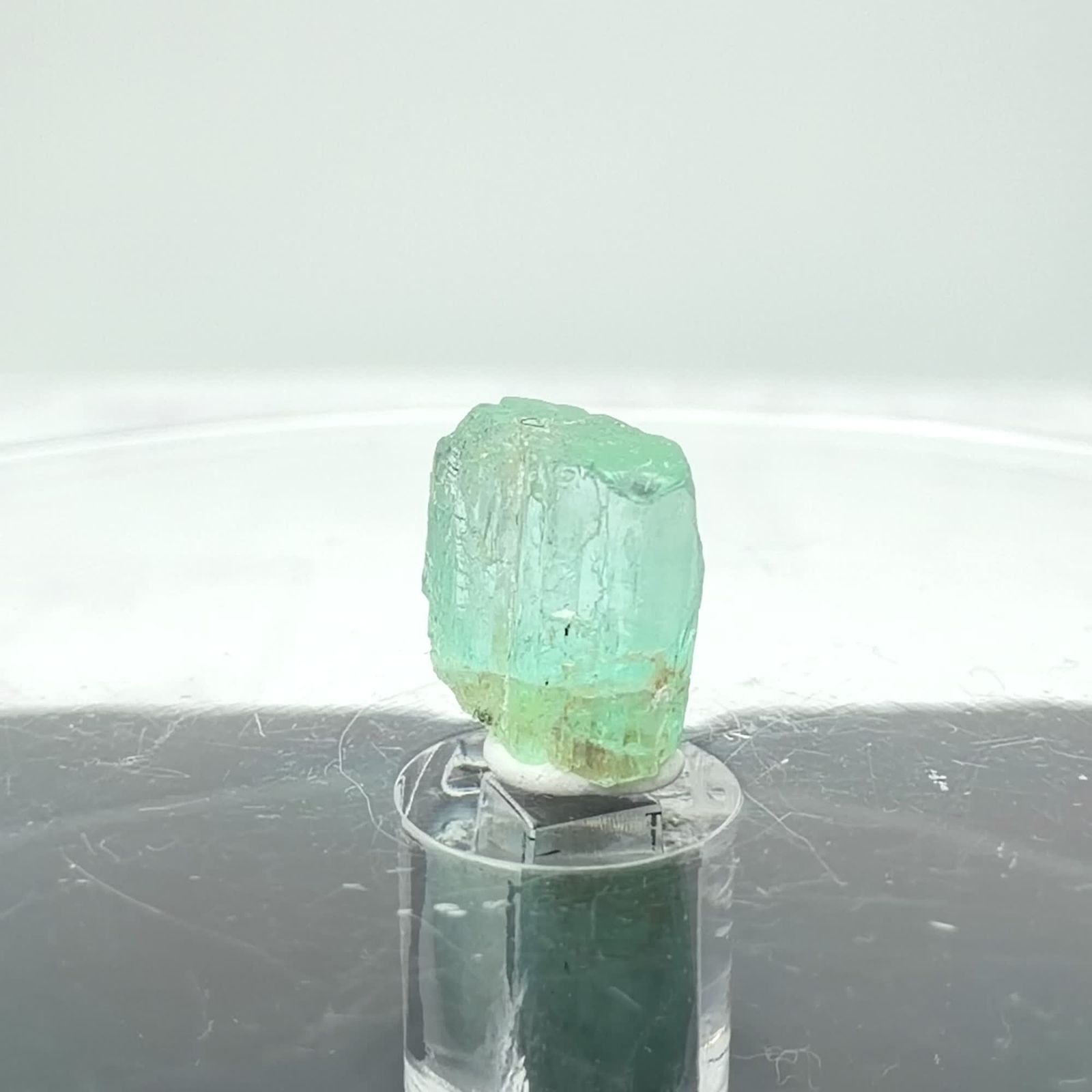 ミントベリル柱状結晶 原石 ナイジェリア産 3.24ct / 8.4x8mm前後