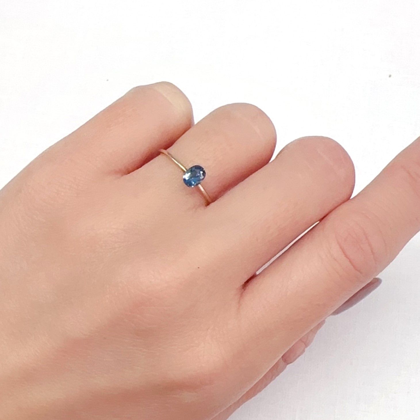 タトゥーアクアマリン ブラジル・ミナスジェライス州タトゥー鉱山産 0.37ct[240226074]5.1x3.8mm前後