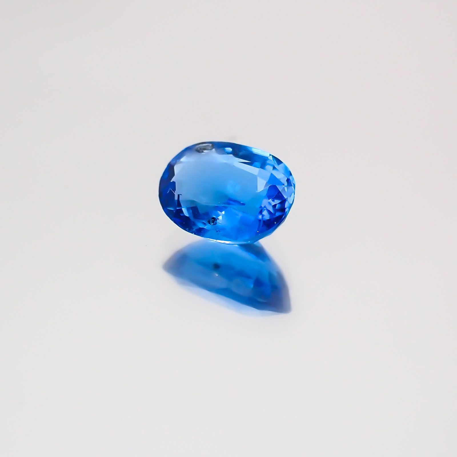 アウイナイト フルオレッセンス(宝石名アウイナイト) ドイツ産 0.299ct ソ付(日独)[19111572]5.3×3.8mm前後