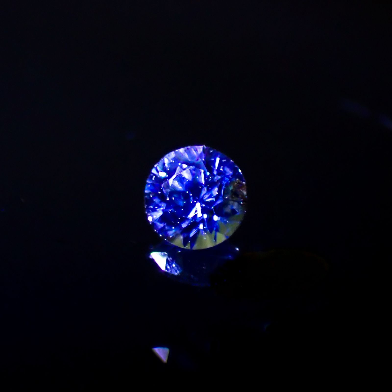 リバースカラーチェンジジルコン ミャンマー・モゴック産 0.19ct[240929171]3.2x3.2mm前後