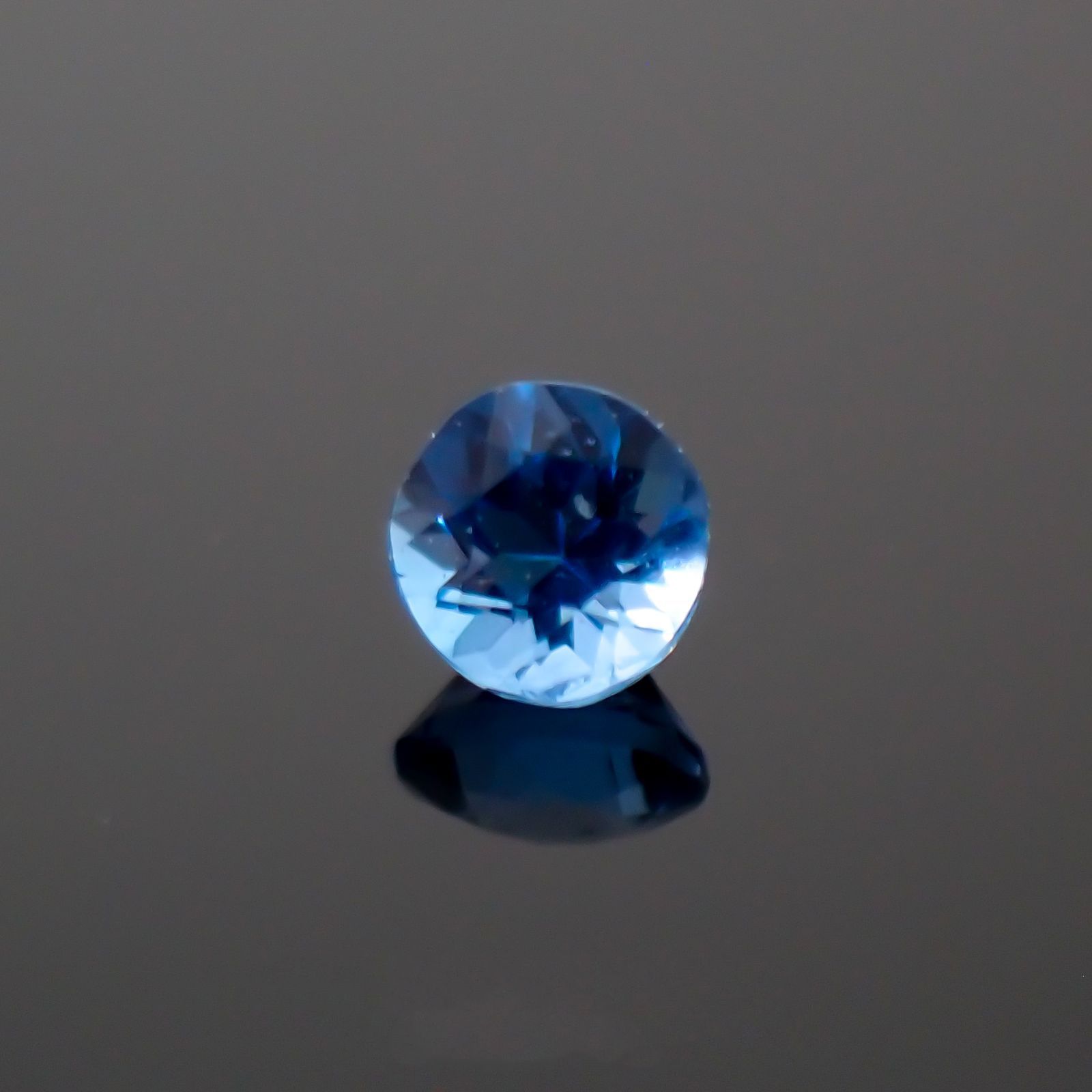 アウイナイト フルオレッセンス(宝石名アウイナイト)ドイツ産 0.033ct 識別済[220515885]2x1.9mm前後