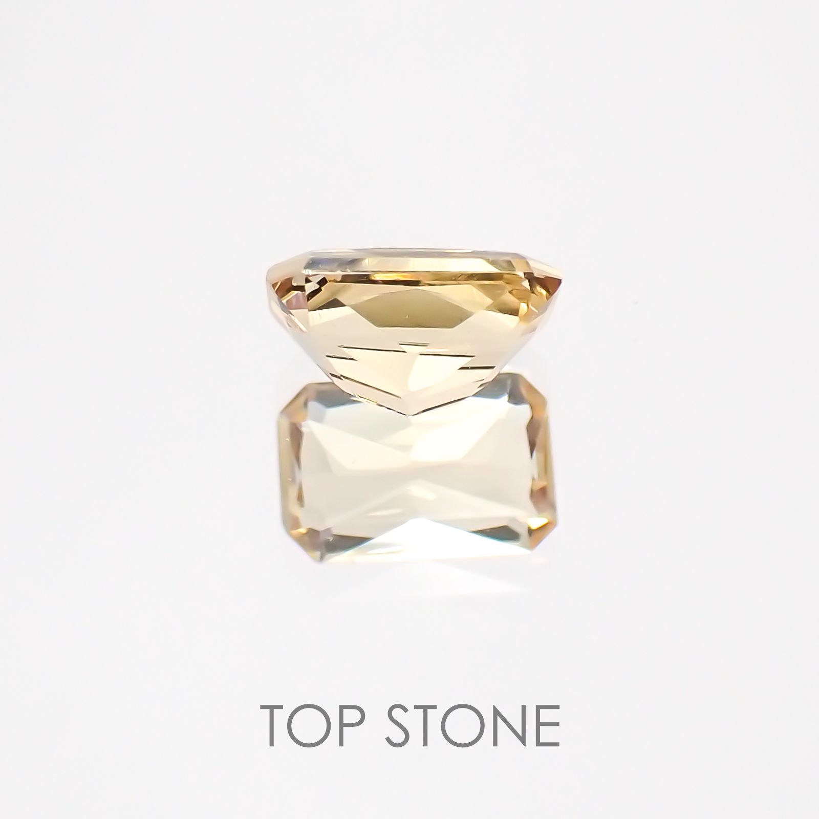 インペリアルトパーズ ブラジル産 ルース 0.6ct[20117852]6.1×3.8mm前後