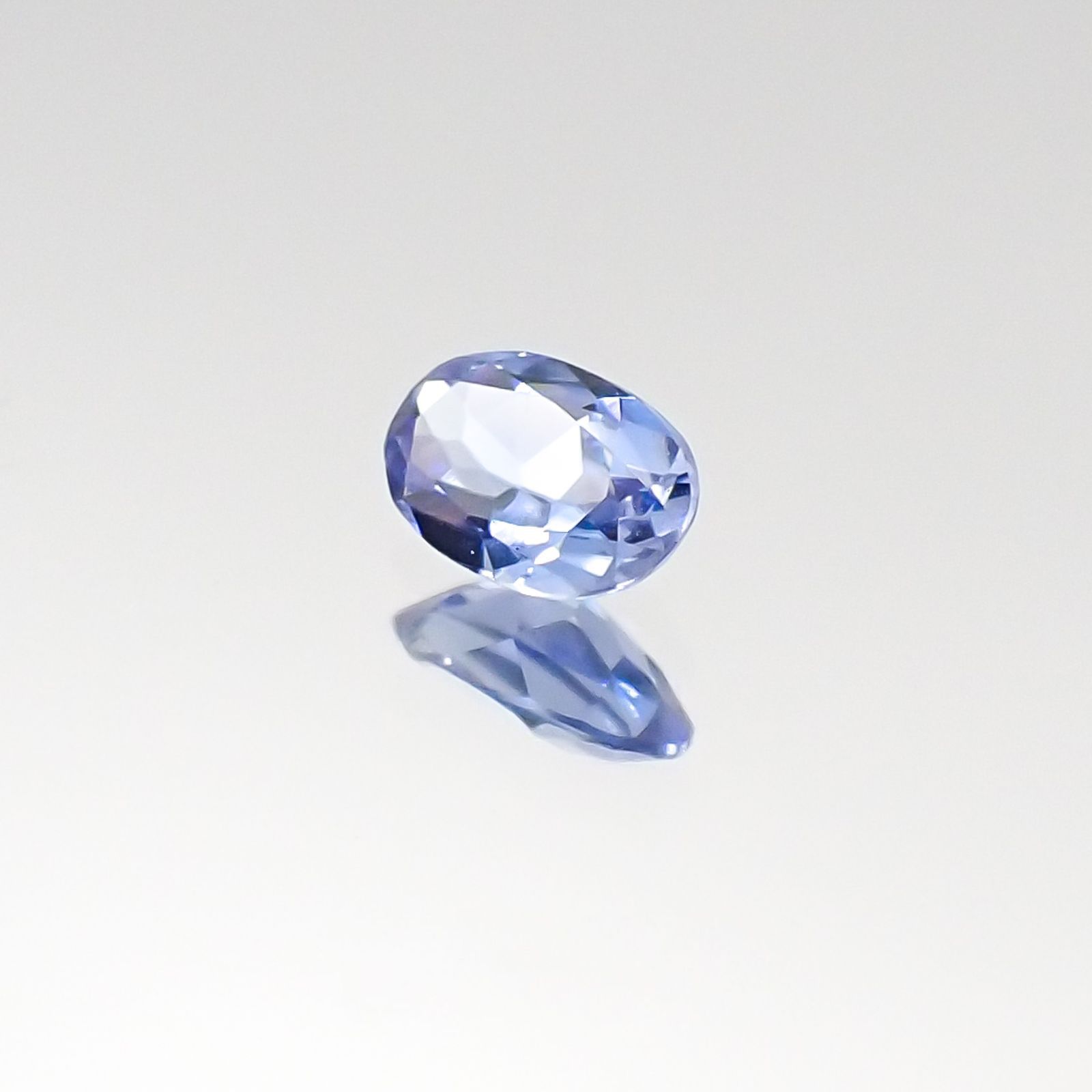 ベニトアイト(宝石名ベニトアイト) アメリカ・カリフォルニア州サンベニト産 0.176ct ソ付(彩珠)[20095850]4.3×2.9mm前後