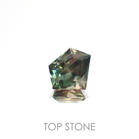 ◇カスタムカット◇バイカラーオレゴンサンストーン(宝石名ラブラドライト)アメリカ・オレゴン州産 4.84ct 識別済[230321116]11.3x13.6mm前後