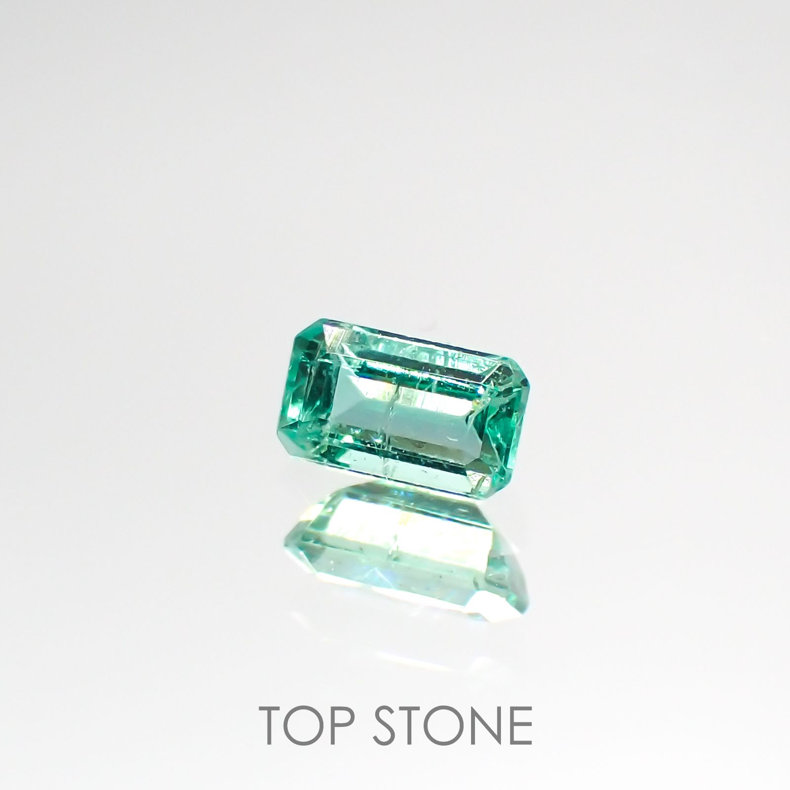 エメラルド(宝石名エメラルド) ザンビア産 0.26ct 識別済[210812995]4.9×2.8mm前後