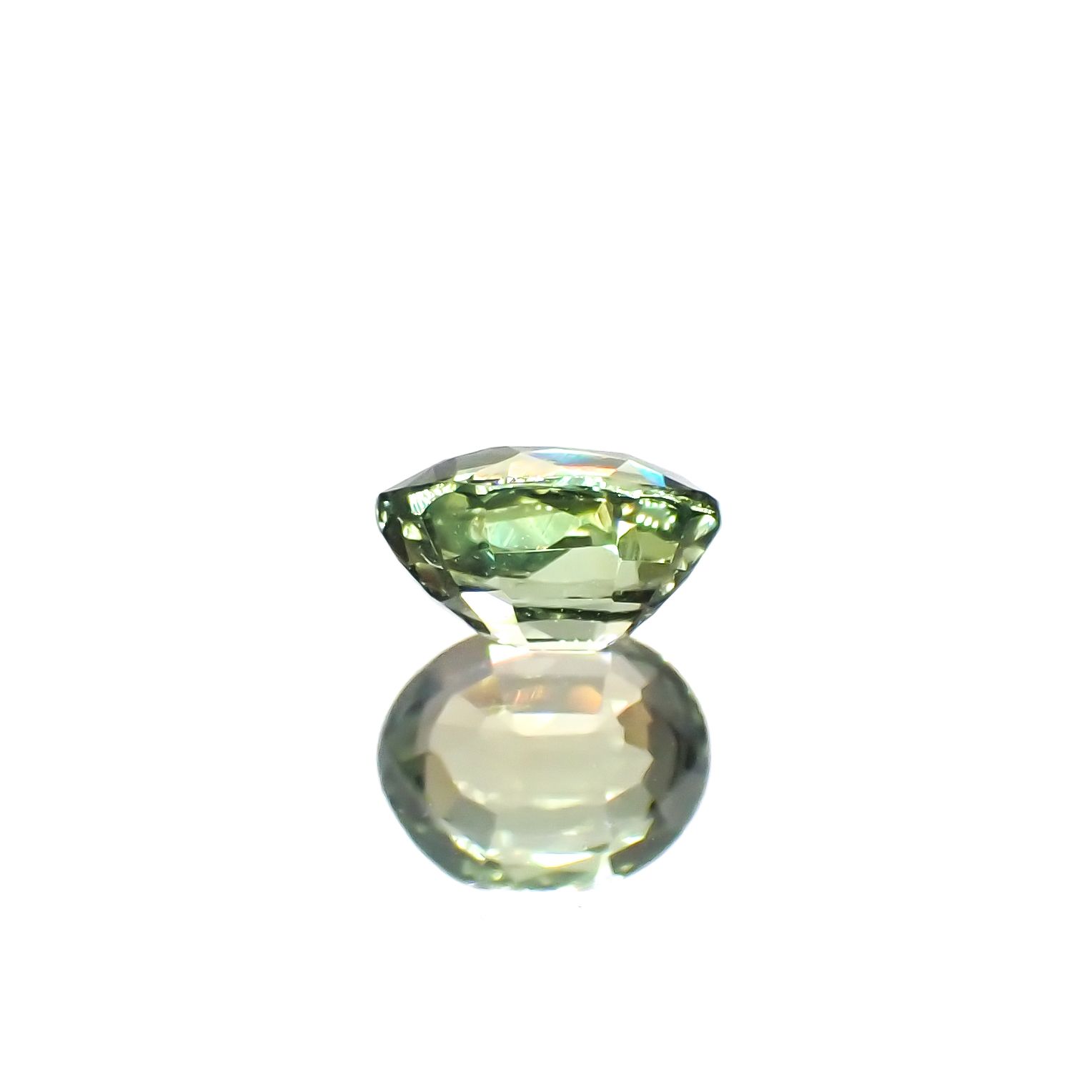 バナジウムクリソベリル(宝石名クリソベリル)マダガスカル産 0.486ct ソ付(日独)[240527635]5x4.06mm前後