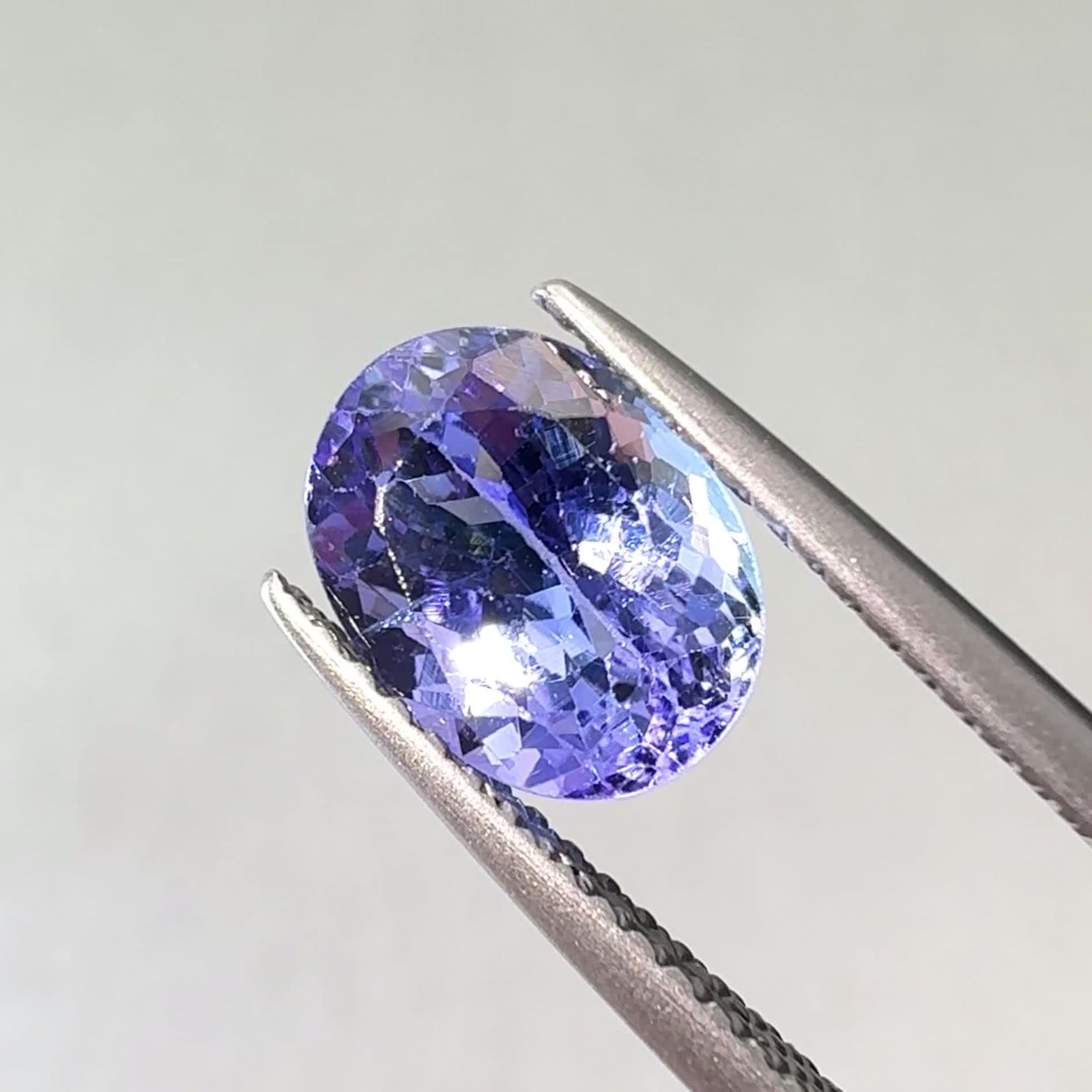 タンザナイト(宝石名タンザナイト) タンザニア産 識別済 1.99ct / 8.6