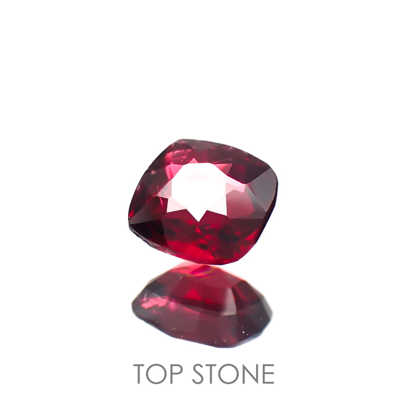 レッドスピネル(宝石名スピネル)ビルマ/マダガスカル産 0.58ct 識別済[220817543]5x4.7mm前後