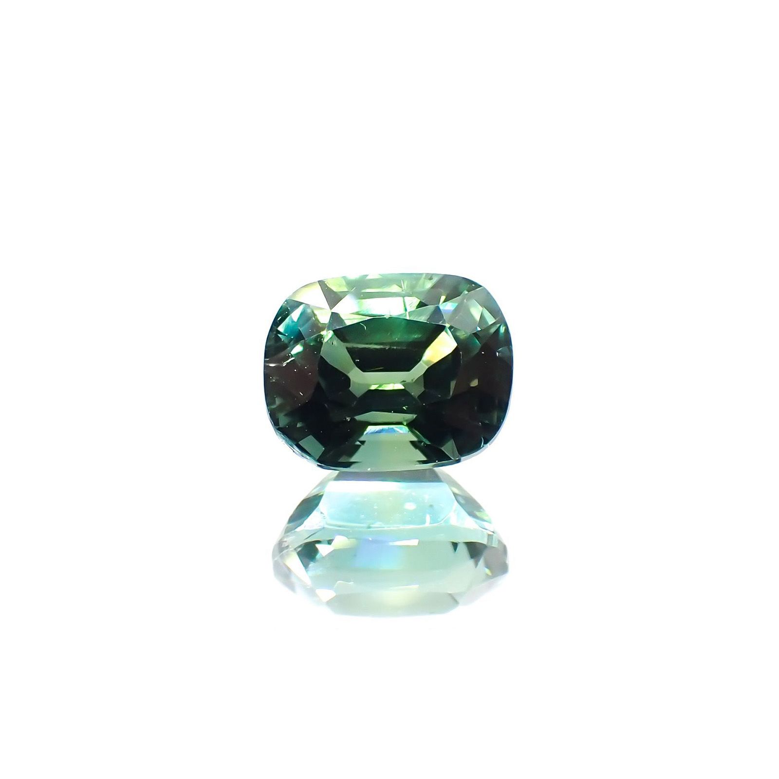 ブルーグリーントルマリン(宝石名グリーン・トルマリン) アフガニスタン産 ソ付(彩珠) 1.268ct / 7x5.6mm前後 [211013583]