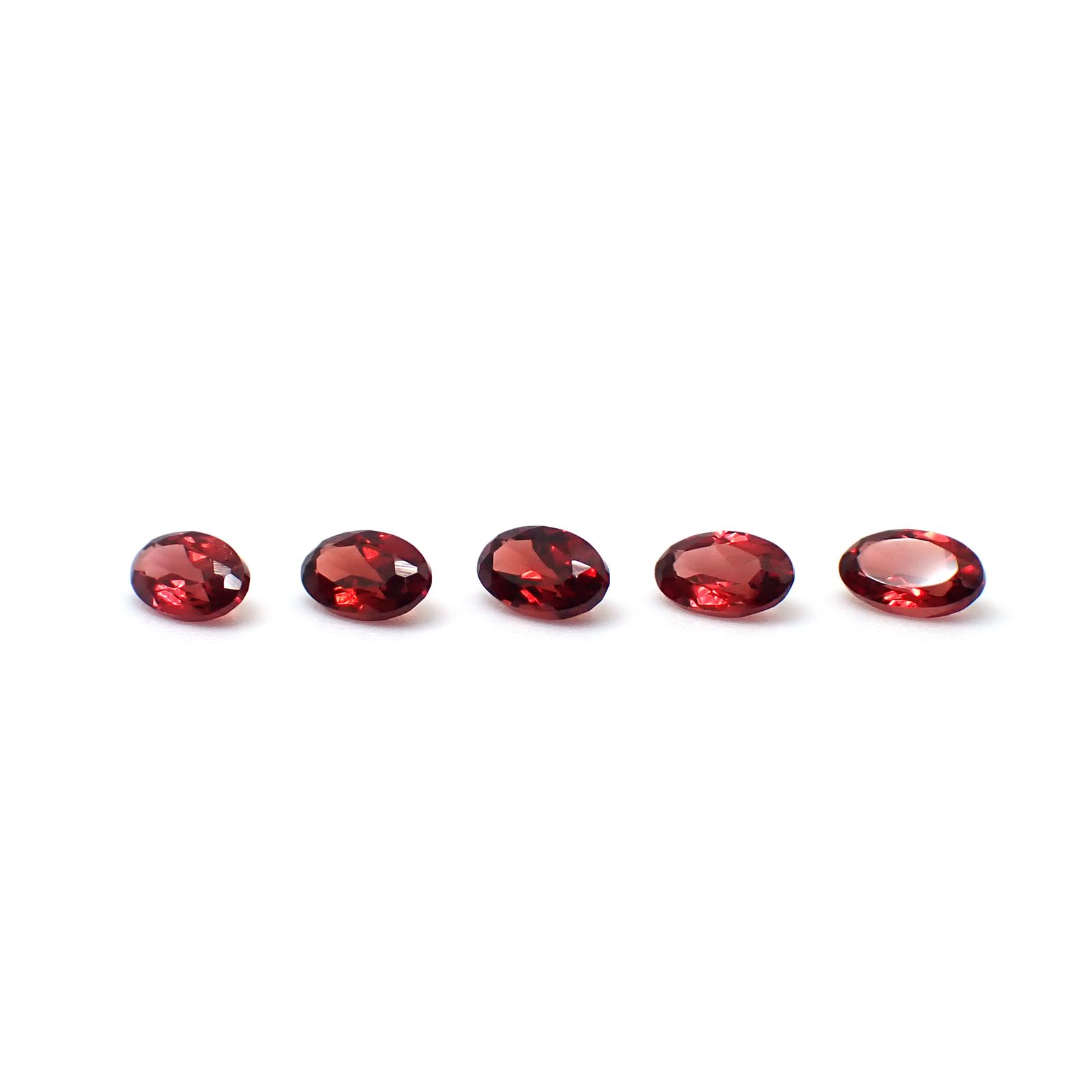 ◇ランダムセレクト◇パイロープアルマンディンガーネット モザンビーク産 約0.28ct / 5x3mm前後 [260532207-PAC]