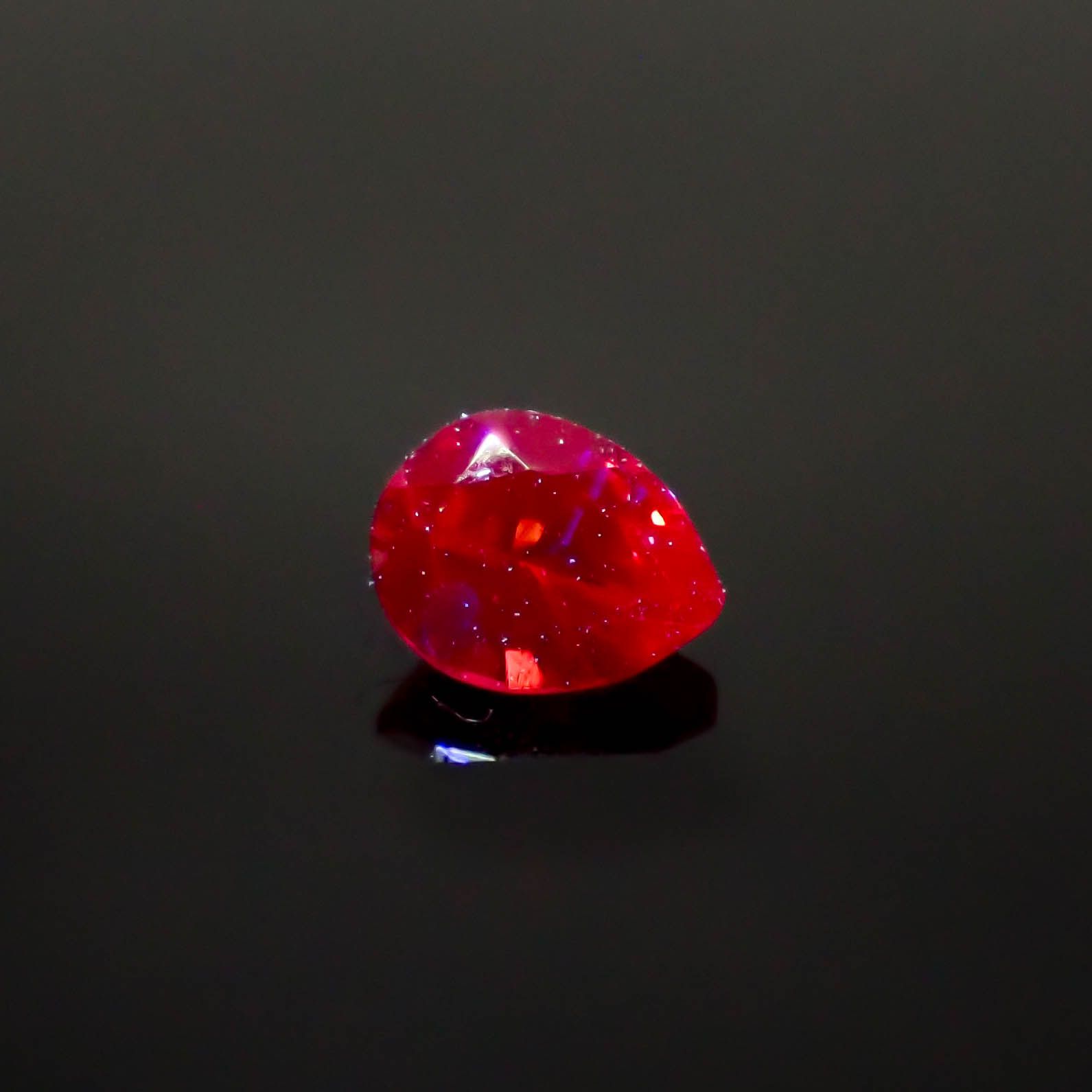 レッドスピネル ビルマ産 0.16ct[240728580]3.8x3mm前後
