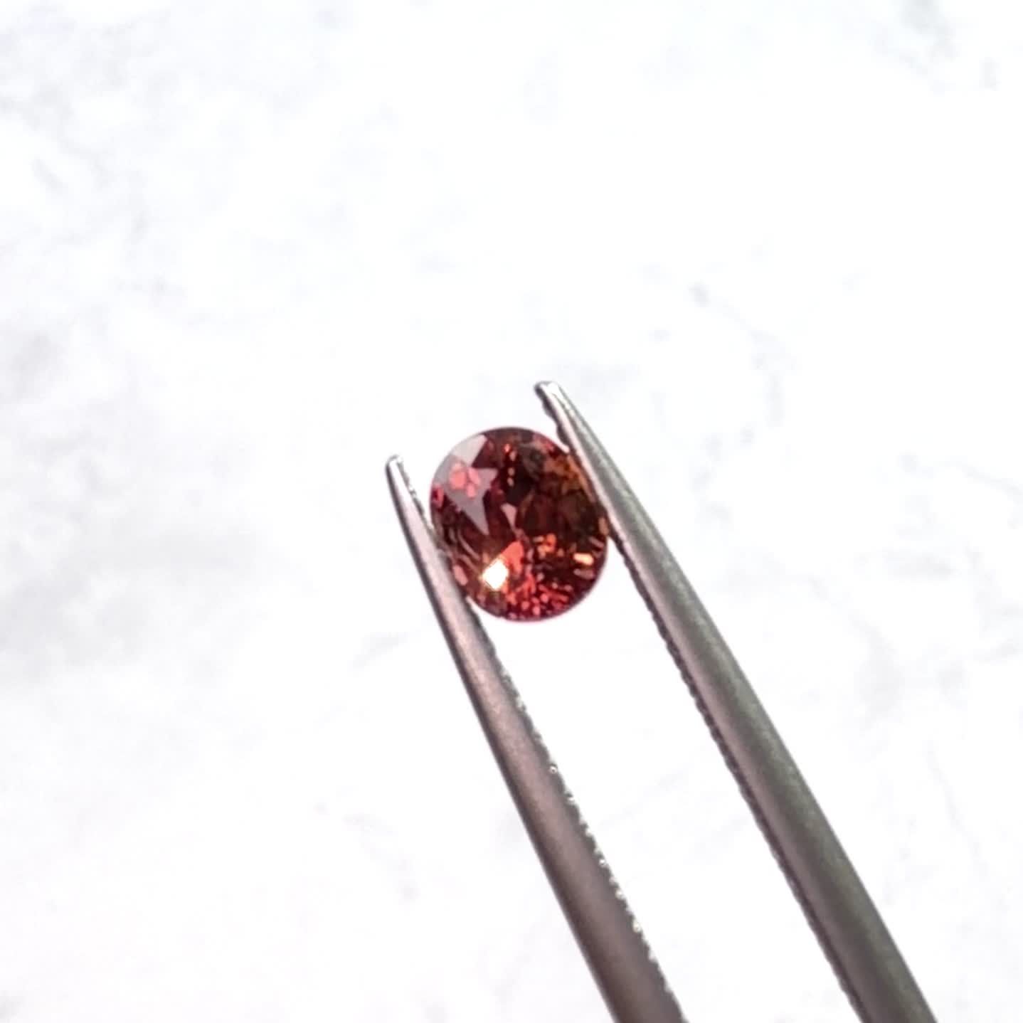 オレンジゾイサイト(宝石名ゾイサイト)タンザニア産 識別済 0.69ct
