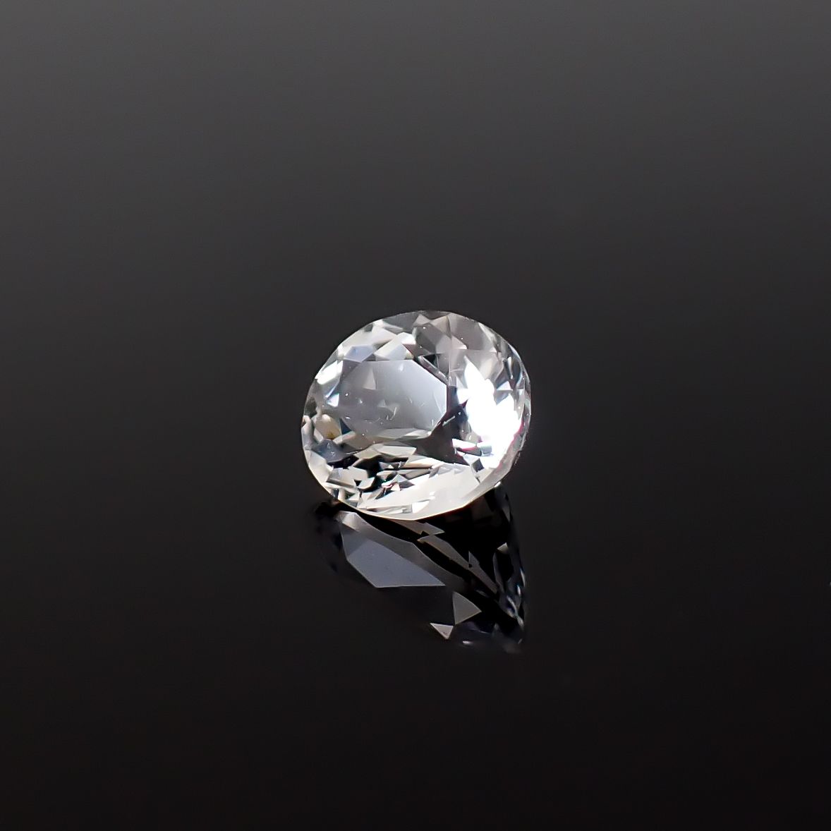 日本水晶 宮崎県板谷産 0.92ct / 7.1x5.7mm前後 [260632424]