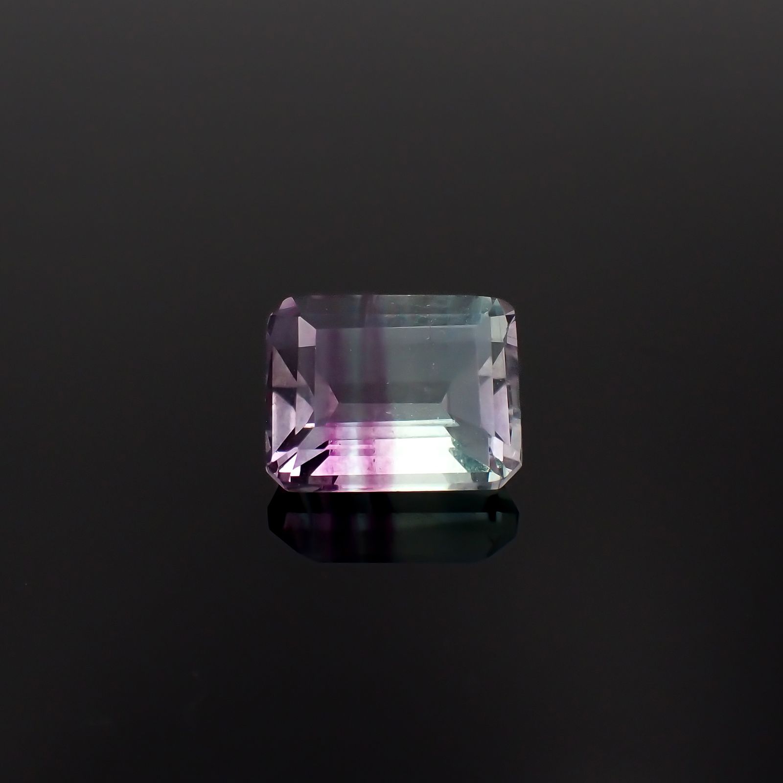 パーティカラーフローライト フルオレッセンス ブラジル産 4.41ct[230823271]10.1x8.1mm前後