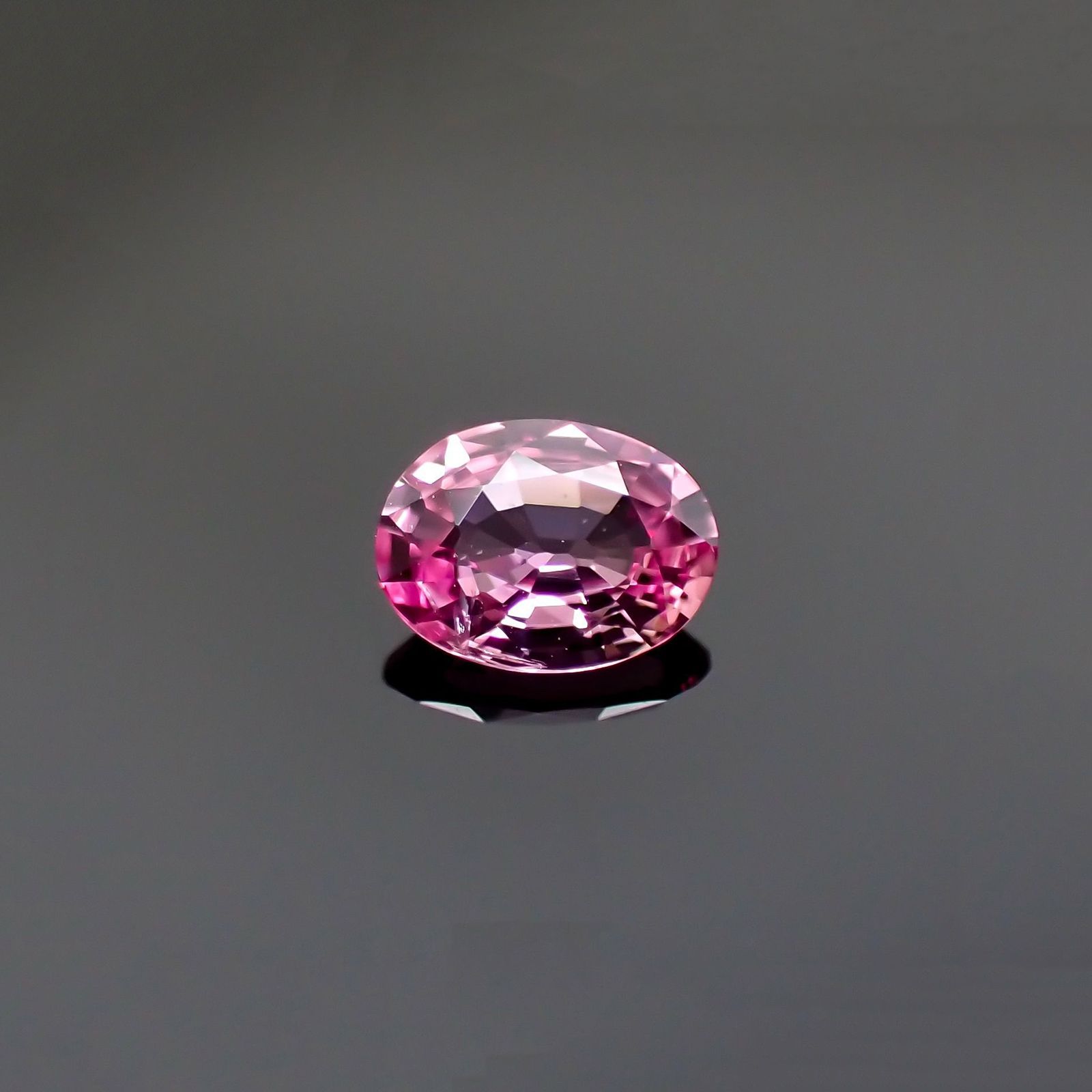 パパラチャサファイア(宝石名サファイア/別名パパラチャ・サファイア) スリランカ産 DGL鑑付 0.333ct / 4.9x3.7mm前後 [21019428]