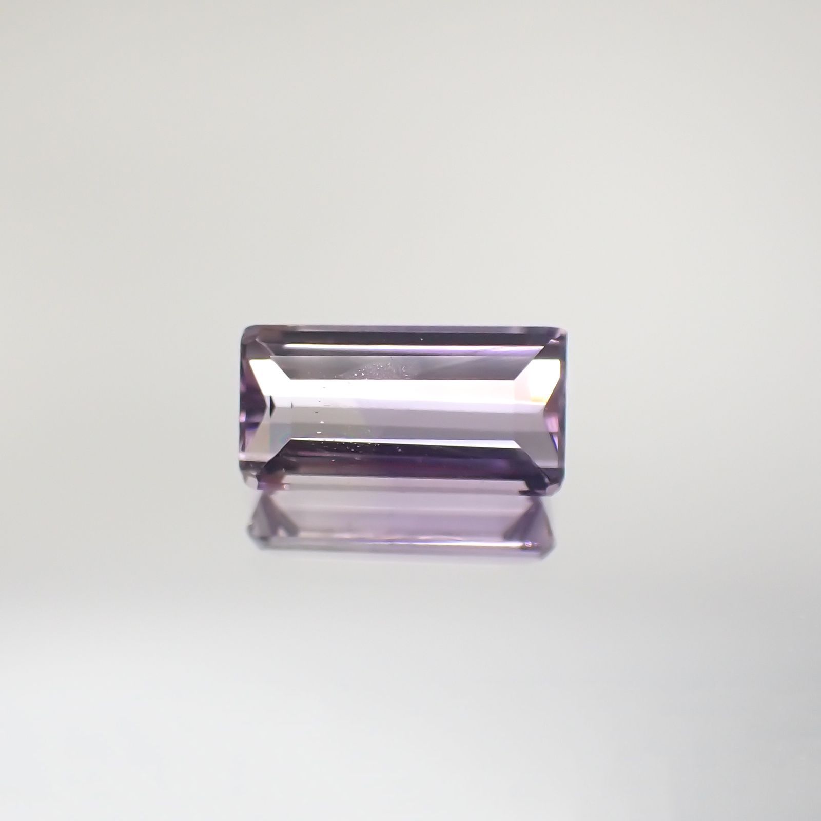 アワーグラスアメジスト(宝石名バイカラー・クォーツ) モロッコ産 1.67ct 識別済[210812321]10.3×5.2mm前後