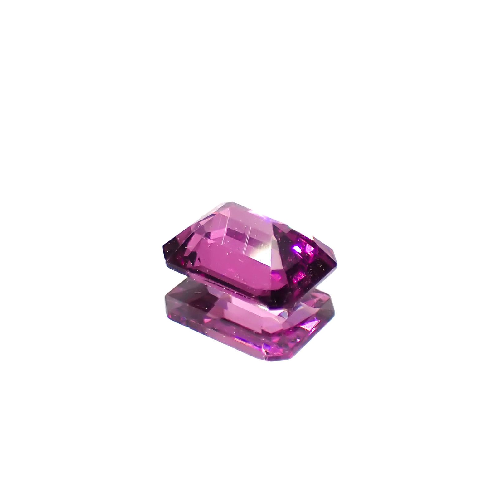 グレープガーネット(宝石名ガーネット)ブラジル産 0.54ct 識別済[240928708]5.5x4.1mm前後
