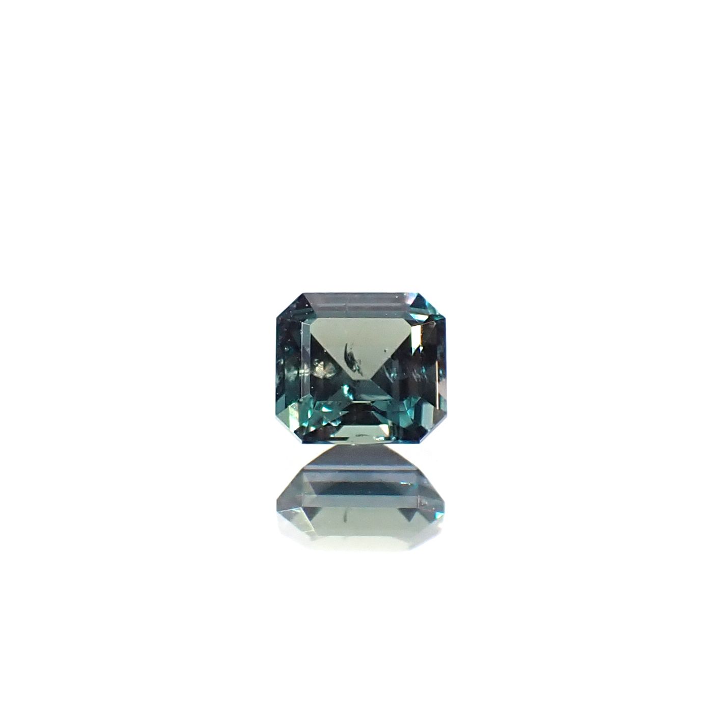 アレキサンドライト(宝石名アレキサンドライト)ロシア産 GIA鑑付 0.22ct / 3.44x3.1mm前後 [251031285]