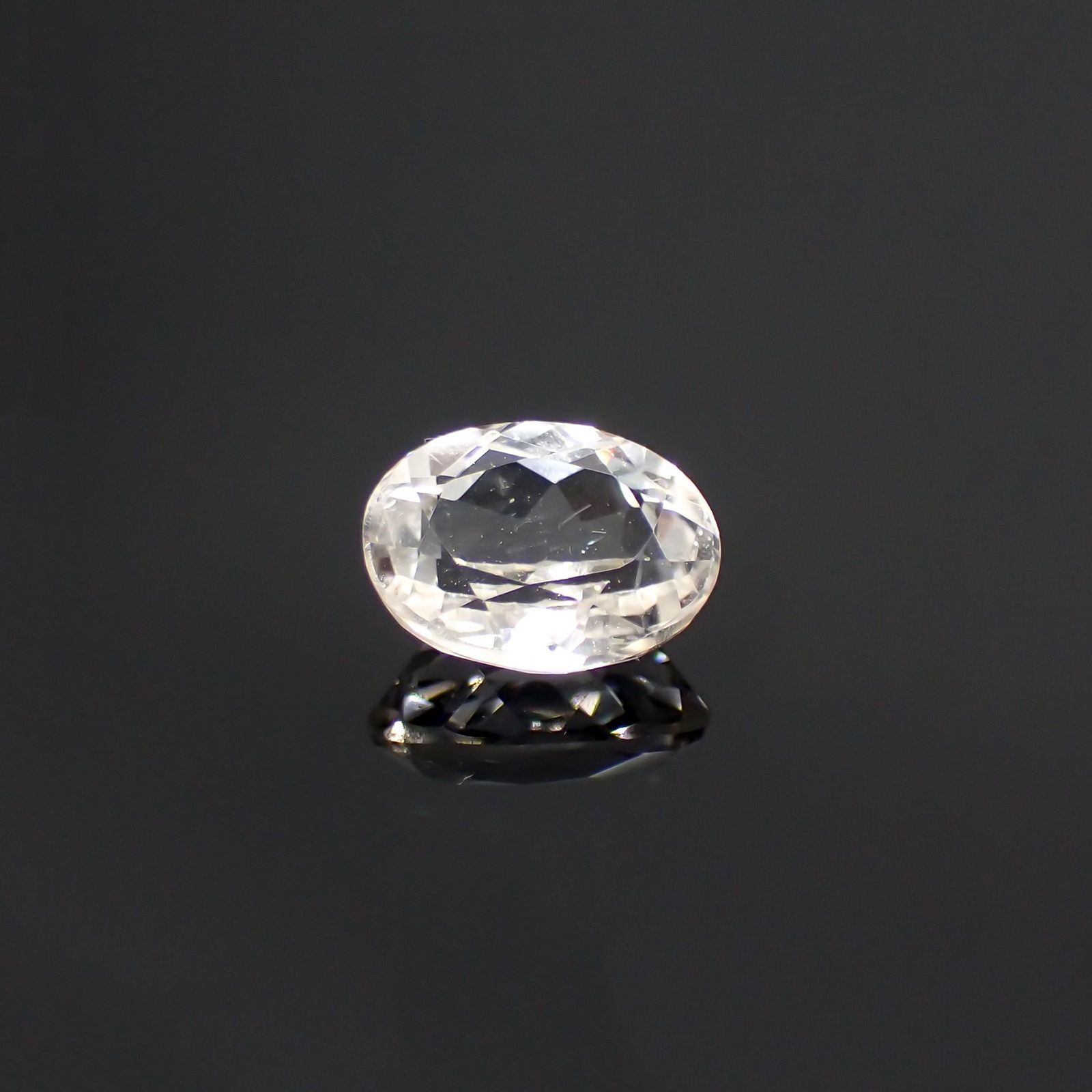 カラーレススポジュミン(宝石名ホワイト・スポジュミン) ブラジル産 1.54ct 識別済[210812624]8×6mm前後