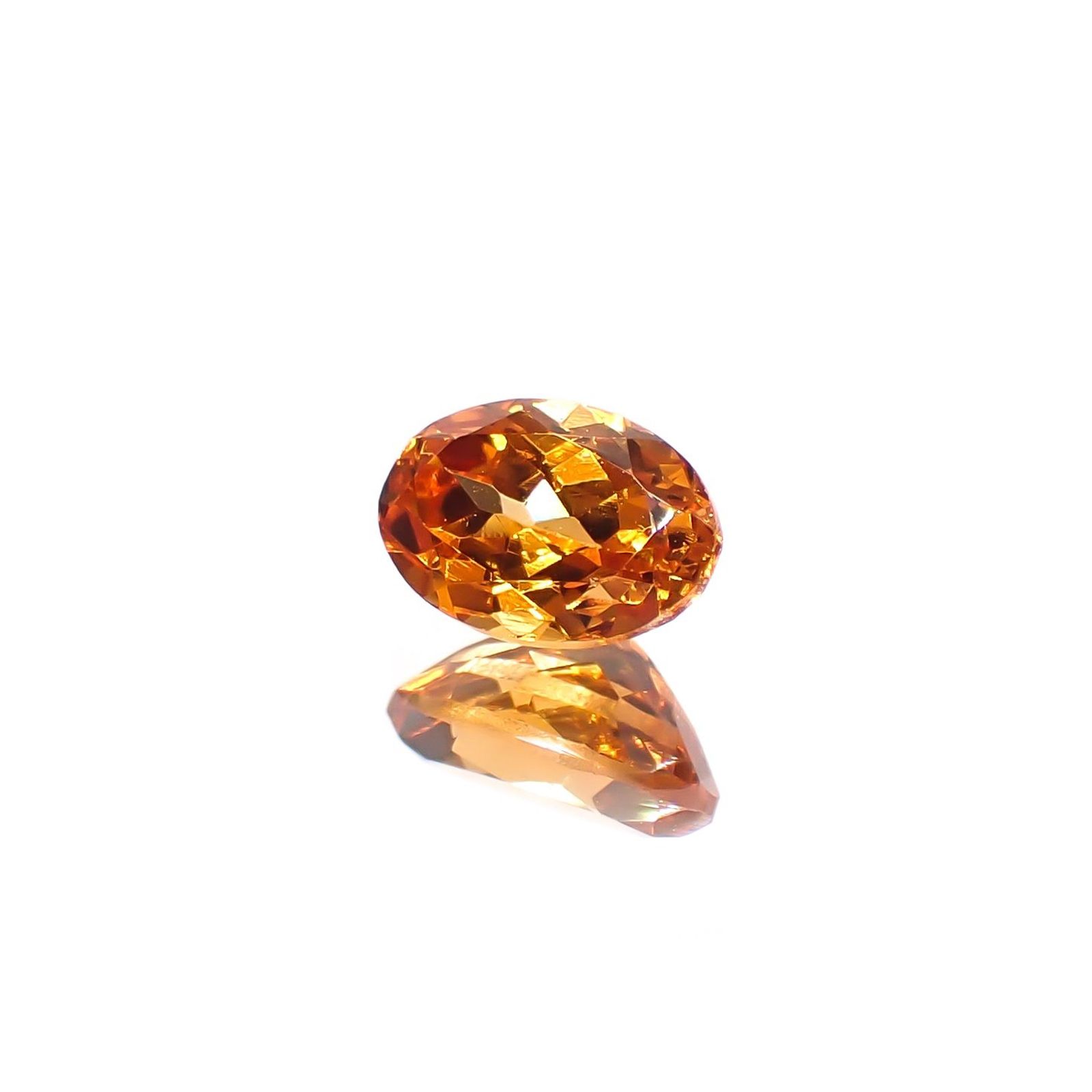 スペサルティンガーネット(宝石名ガーネット)タンザニア産 識別済 0.72ct / 6.1x4.1mm前後 [260617549]