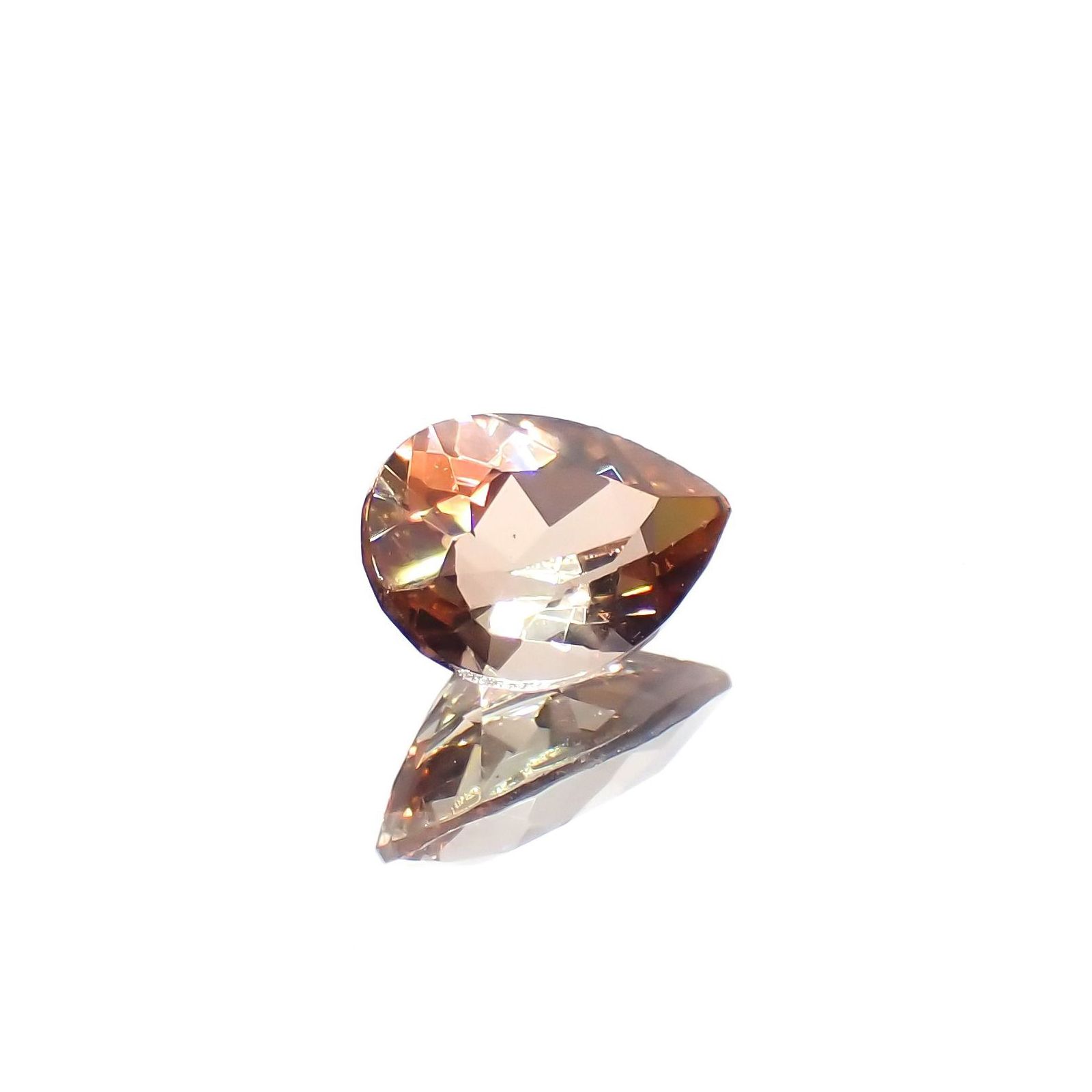 アンダリュサイト(宝石名アンダリュサイト)スリランカ/マダガスカル産 識別済 0.58ct / 6.8x4.7mm前後 [251020832]