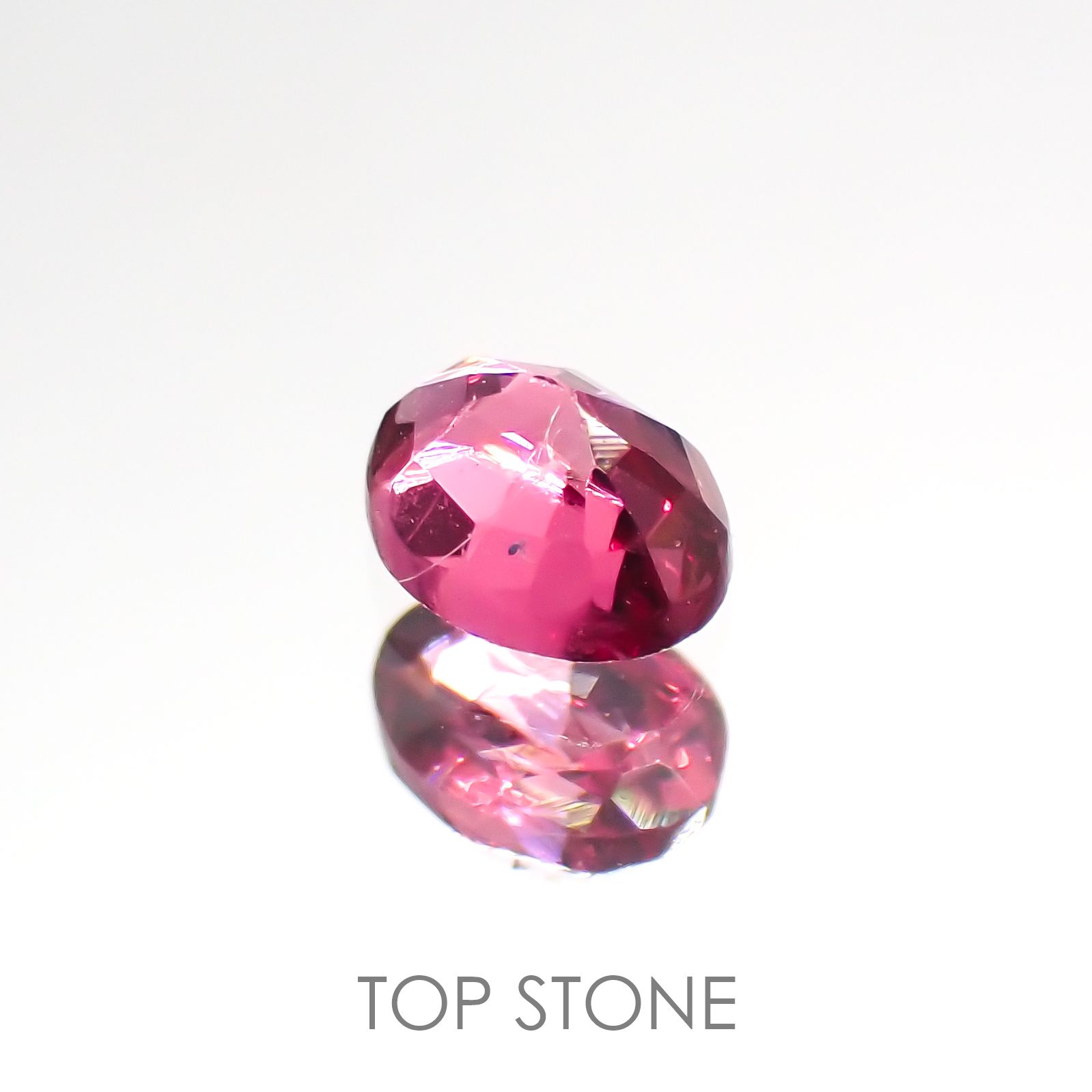 ホットピンクスピネル(宝石名ピンク・スピネル)タンザニア産 0.24ct 識別済[220114131]4x3mm前後