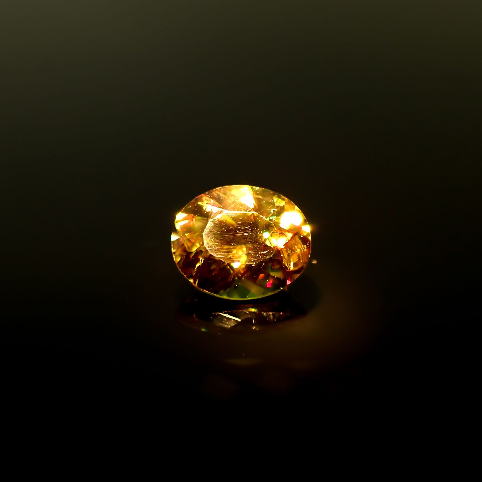 カラーチェンジスフェーン パキスタン産 1.52ct[231224768]7.7x6.4mm前後