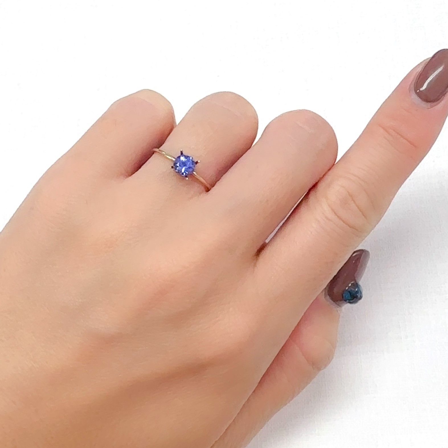 タンザナイト(宝石名タンザナイト)タンザニア産 0.69ct 識別済[240628329]5.2x5.2mm前後