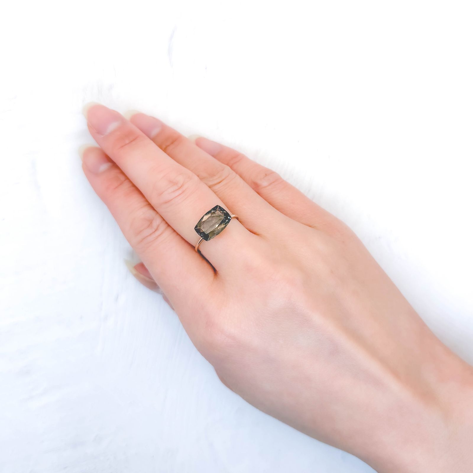 コロンビアナイト コロンビア産 2.78ct / 11.6x7.8mm前後 [260331928]