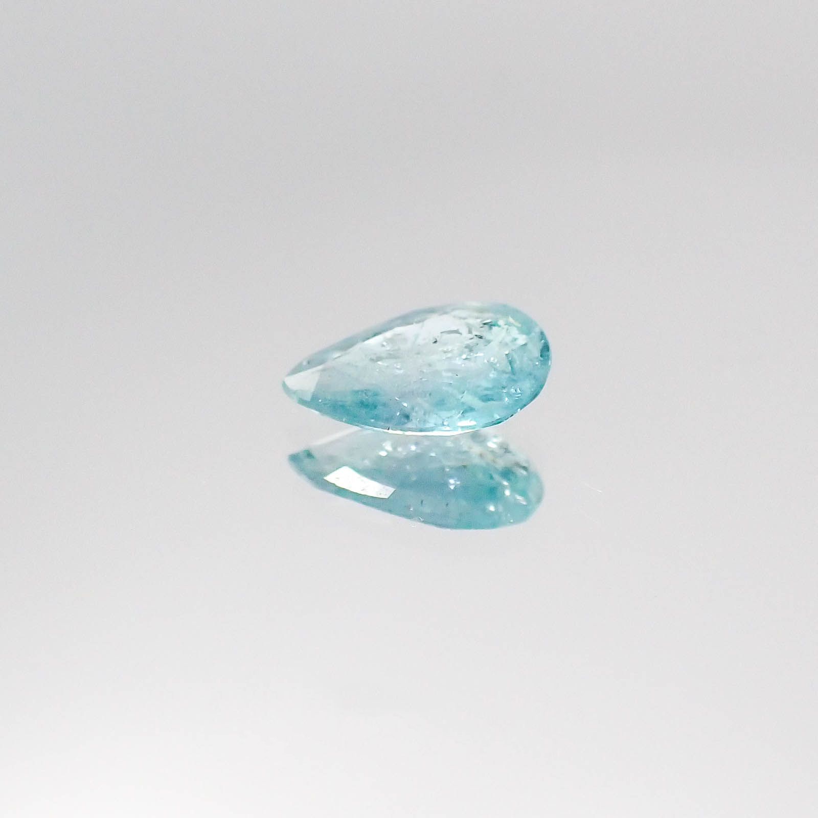 パライバトルマリン(宝石名トルマリン/別名パライバ・トルマリン) モザンビーク産 0.68ct 識別済[20084582]8×5.3mm前後