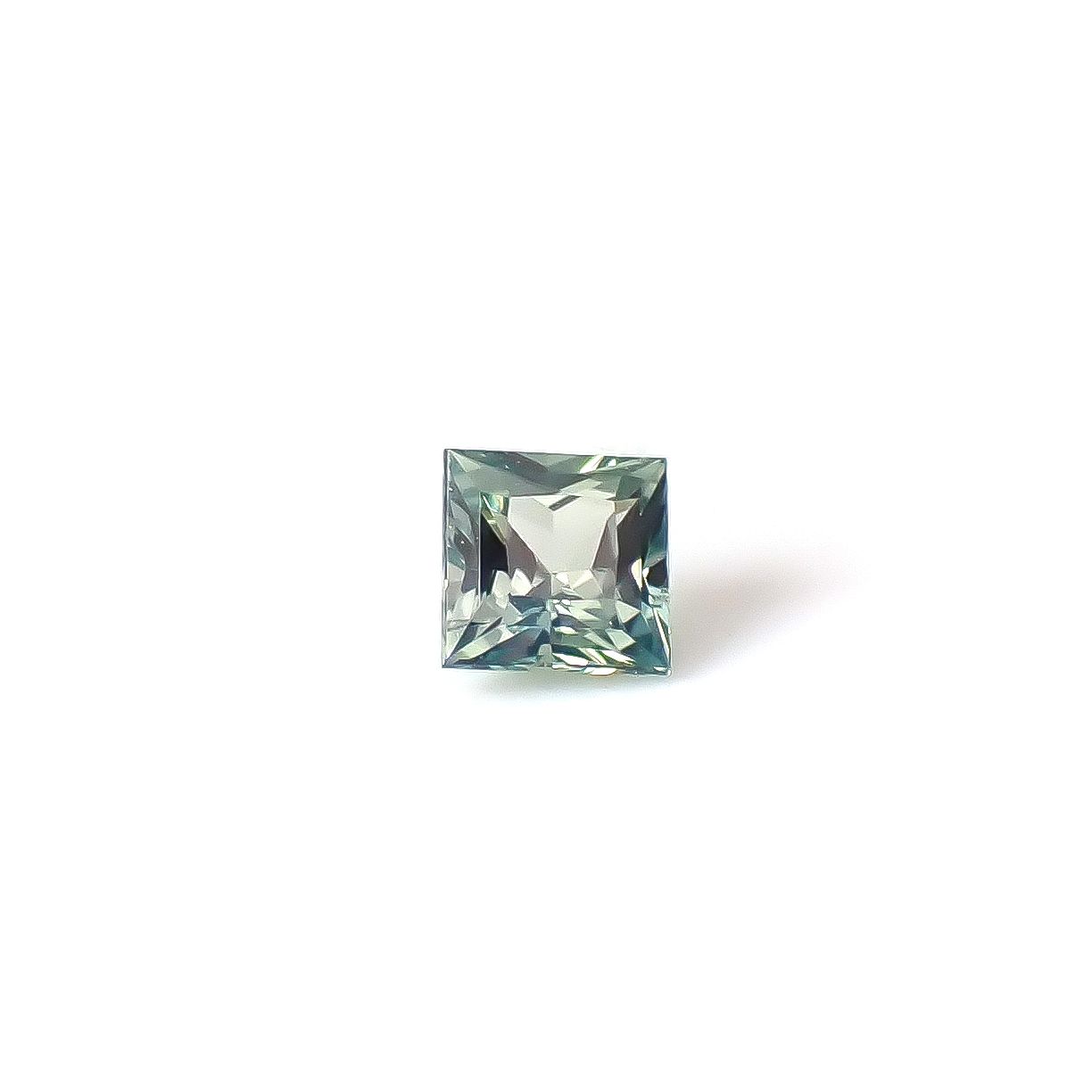 ◇プリンセスカット◇アレキサンドライト ブラジル産 EmeraldMains社製 0.11ct / 2.5x2.5mm前後 [260131578]