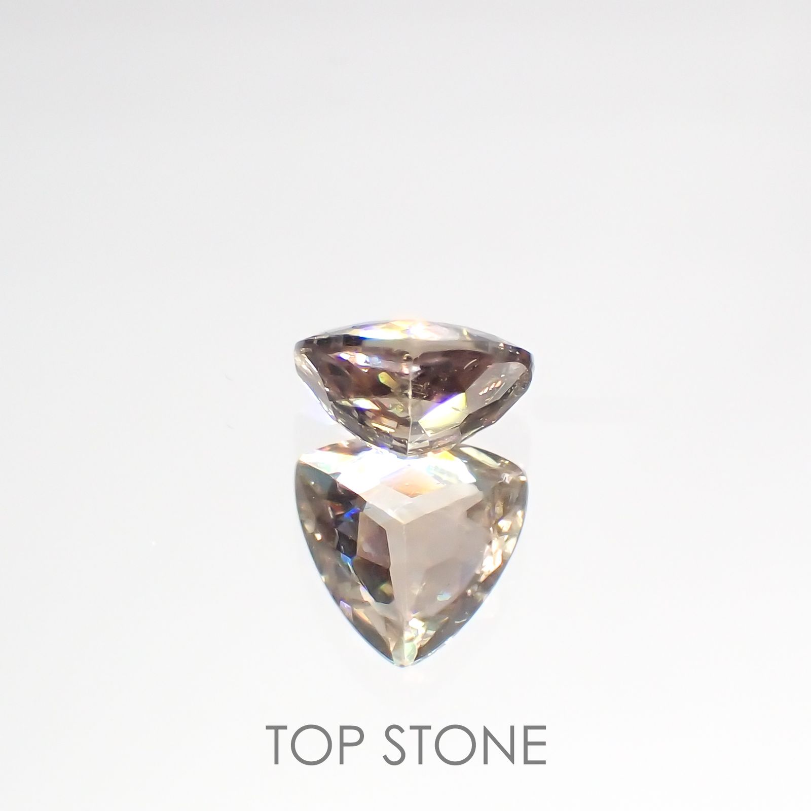 ダイアスポア(宝石名ダイアスポア)トルコ産 0.99ct 識別済[220516031]6.5x6.5mm前後