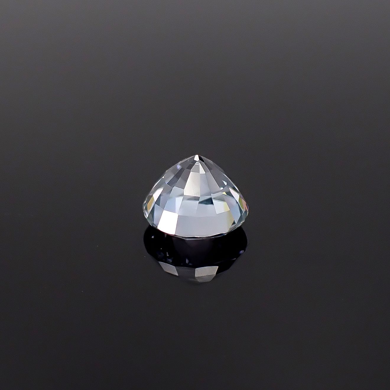 リバースカラーチェンジジルコン ミャンマー・モゴック産 5.80ct / 9.7x9.3mm前後 [260231780]