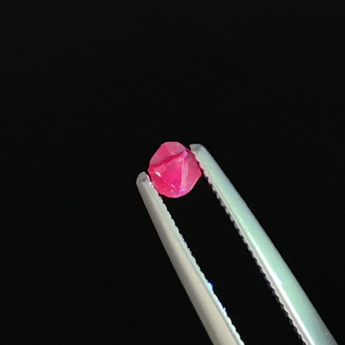 ツインクリスタルスピネル(スピネル式双晶) 原石 ビルマ産 0.12ct