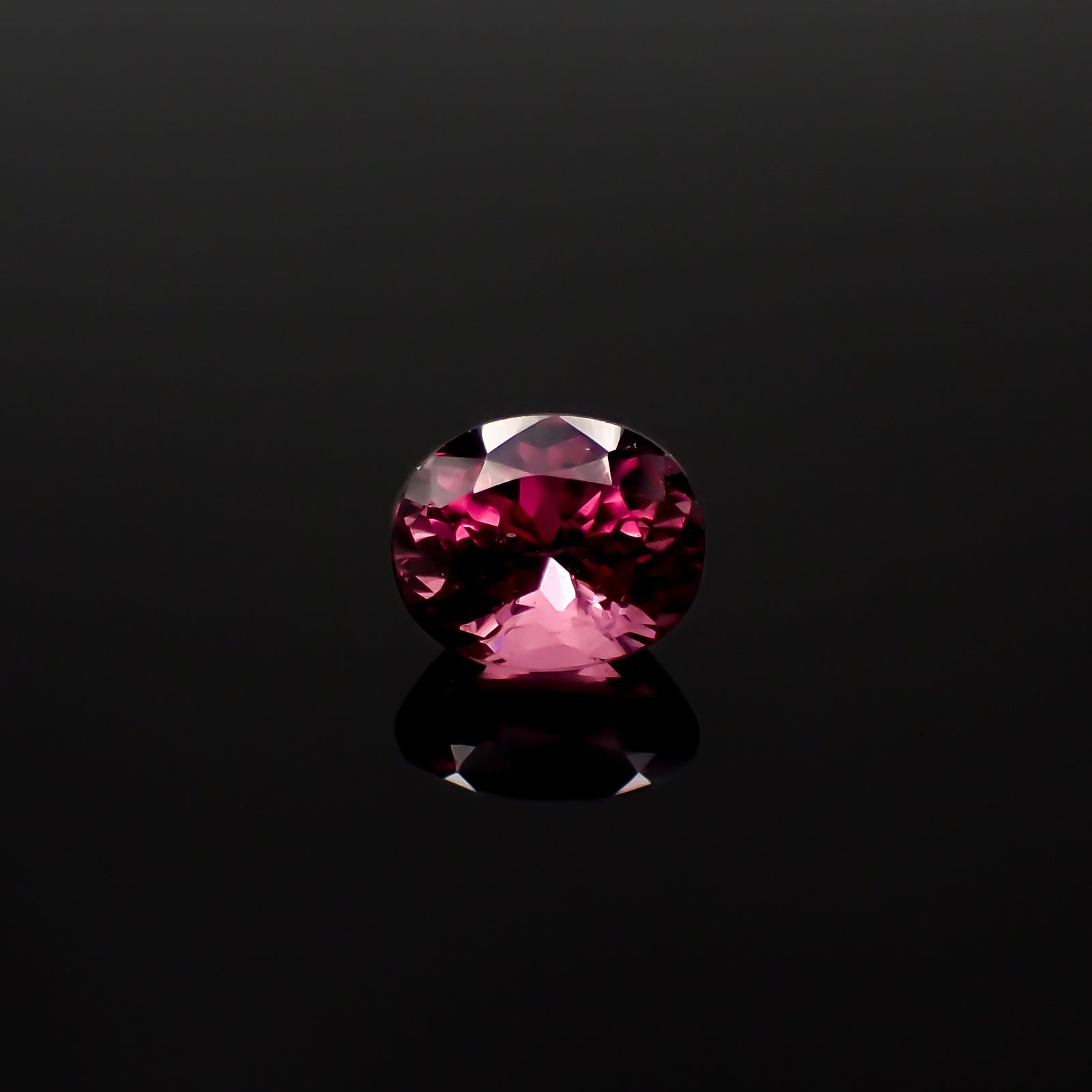 カラーシフト マラヤガーネット(宝石名ガーネット) タンザニア産 1.43ct 識別済[210711881]6.9×5.6mm前後