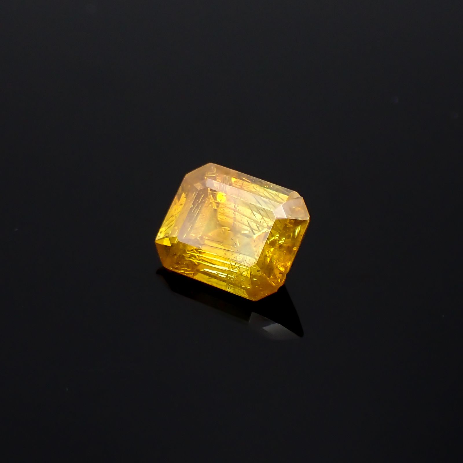 スファレライト(宝石名スファレライト)スペイン産 3.78ct 識別済[231023876]10x7.8mm前後
