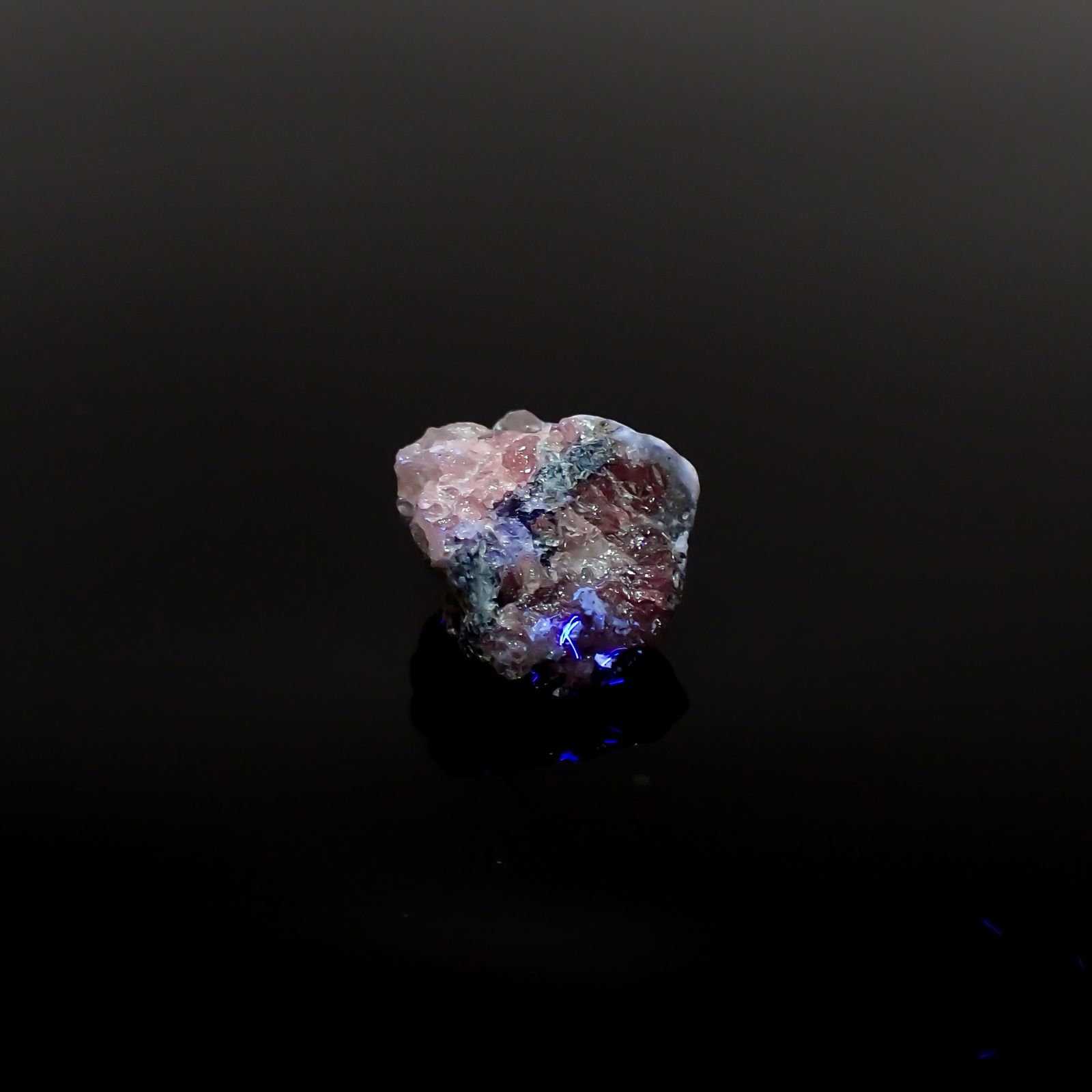 アレキサンドライト 原石 ロシア産 8.95ct[240427024]13x12.5mm前後